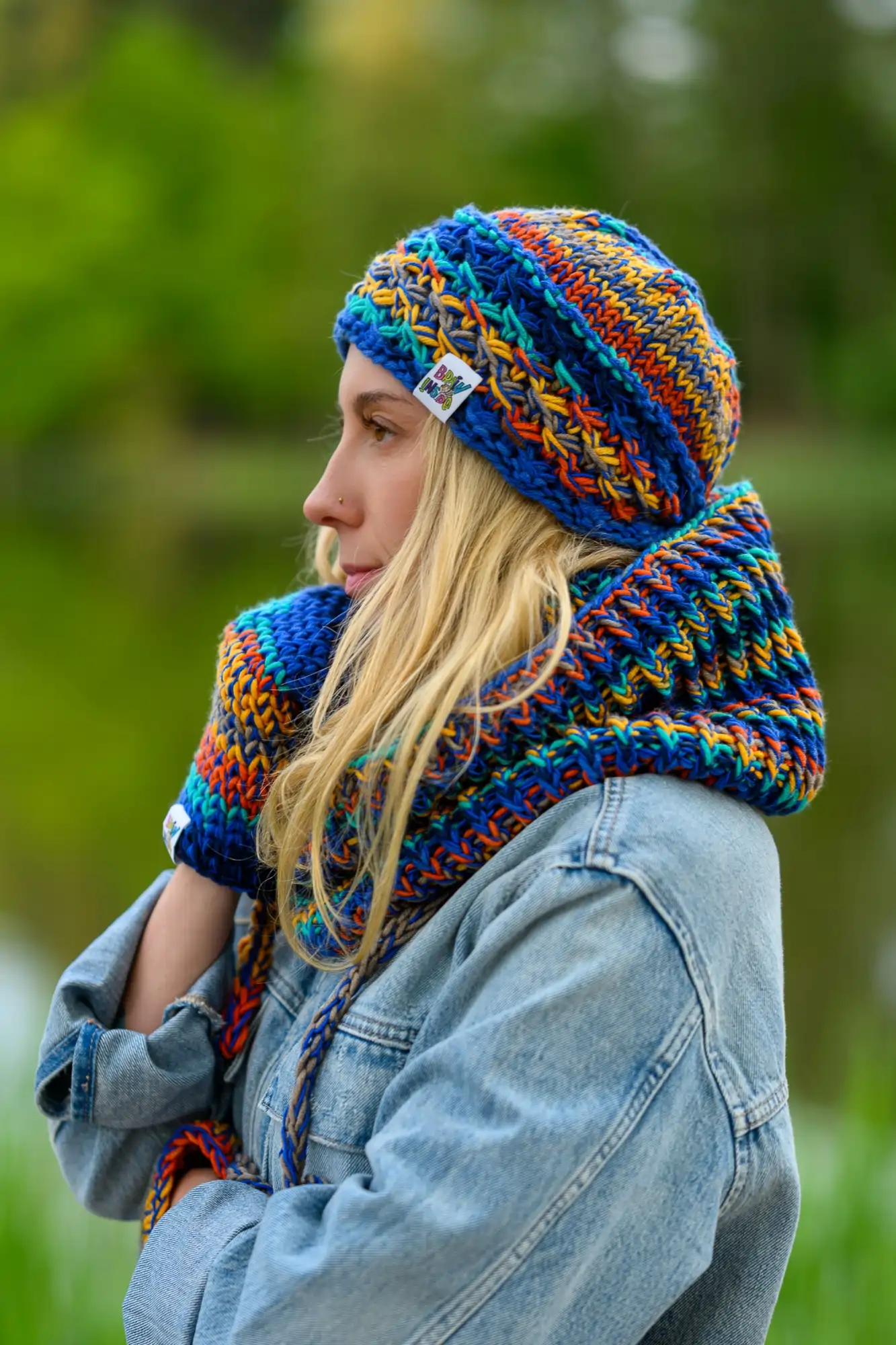 Komin merino 50% "Górski potok" 53 kolorowa czapka