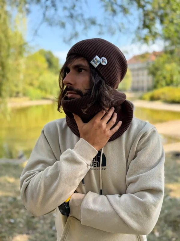 Męska luźna czapka z bawełny logo kolorowe "Brąz"