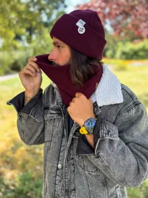 Męska czapka wywijana logo kolorowe "Bordo"