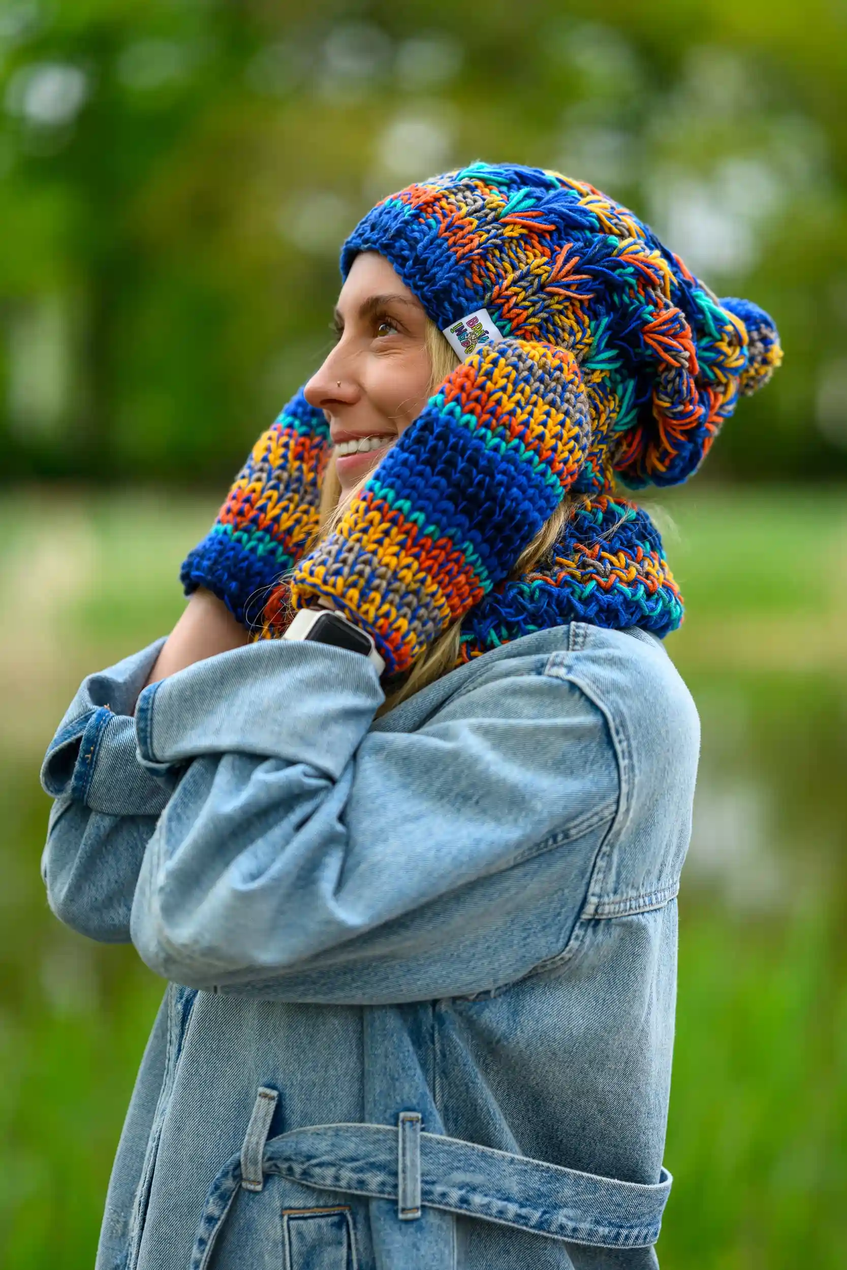 Rękawiczki handmade ze sznureczkiem ,,Górski potok" 25 rękawiczki kolorowe na zimę