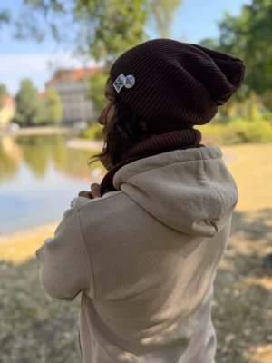 Męska luźna czapka z bawełny logo kolorowe "Brąz"