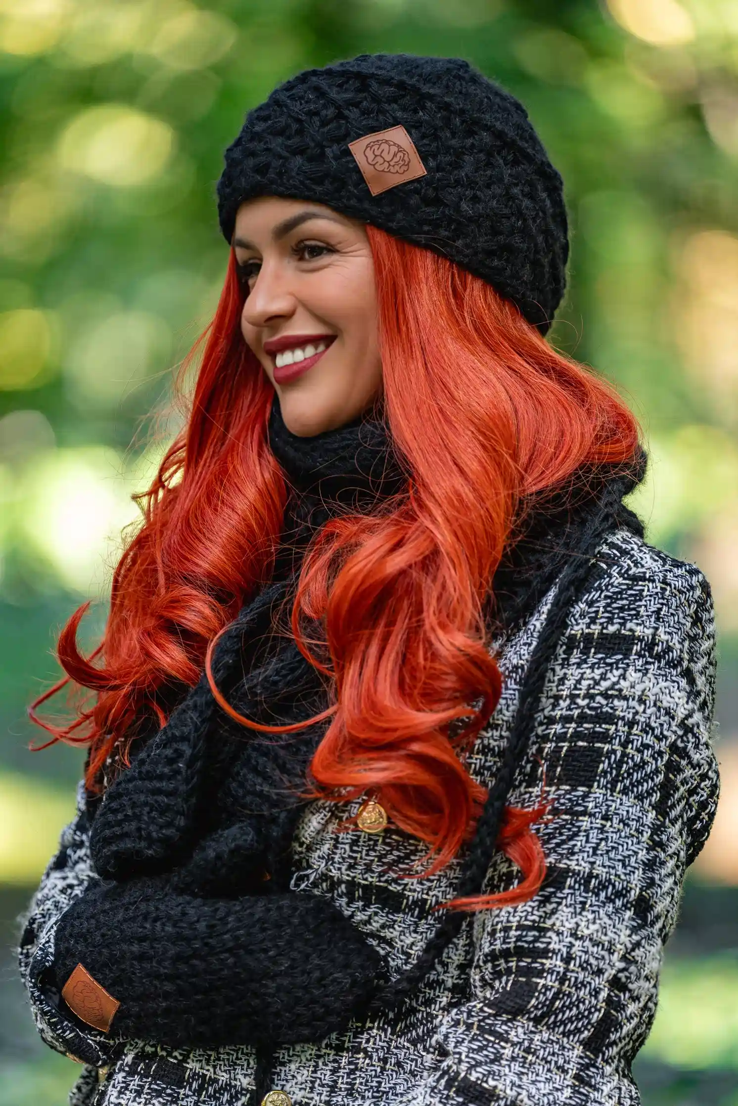 Jak nosić czapkę zimą – wpływ na włosy