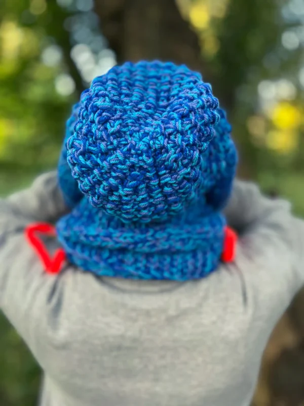 Luźna czapka MERINO 66% "Niebieskości" NEVERLAND