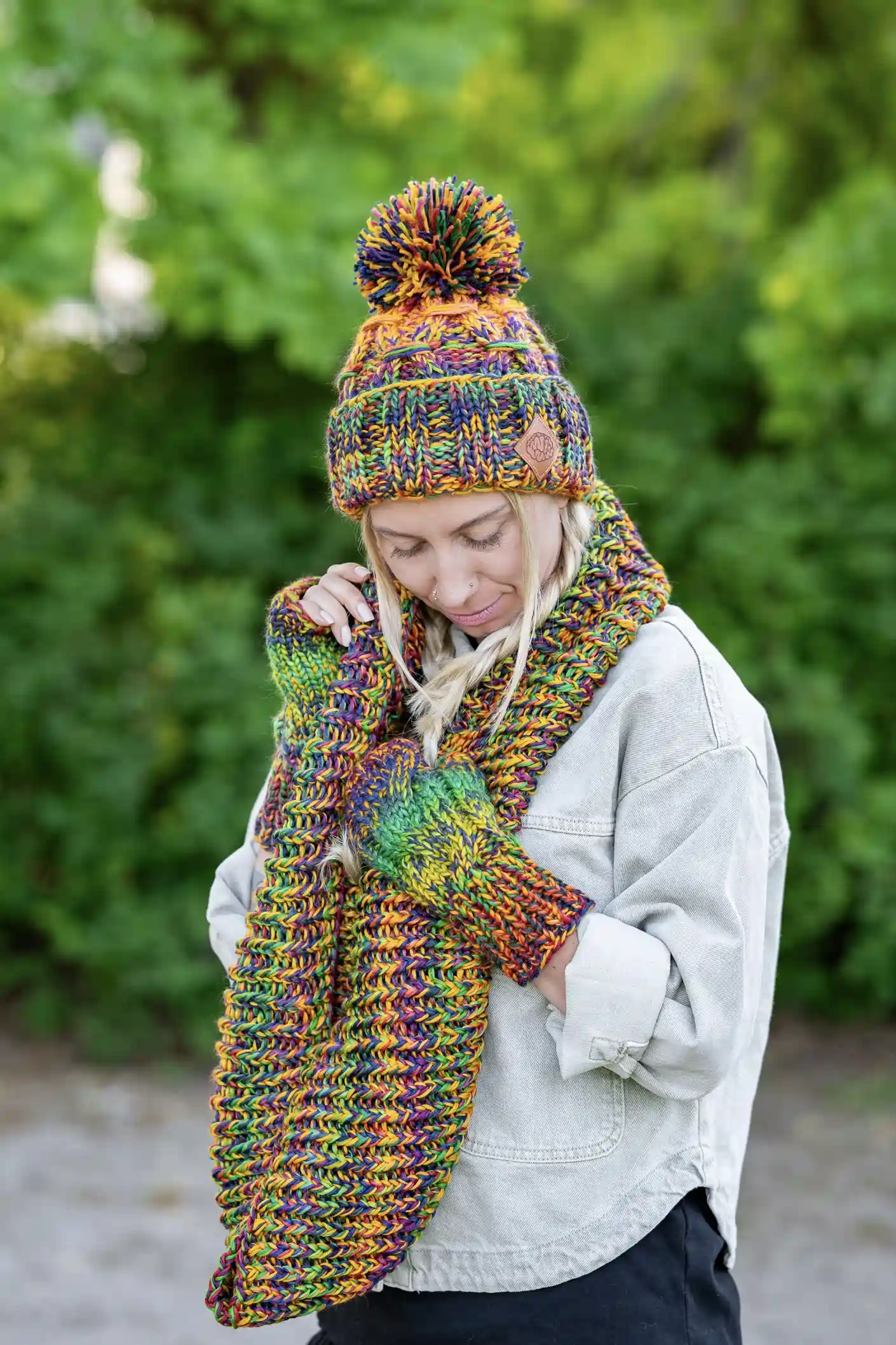 Czapka MERINO 100% Euforia "Kolory" 80 czapka z dużą ozdobą pomponową