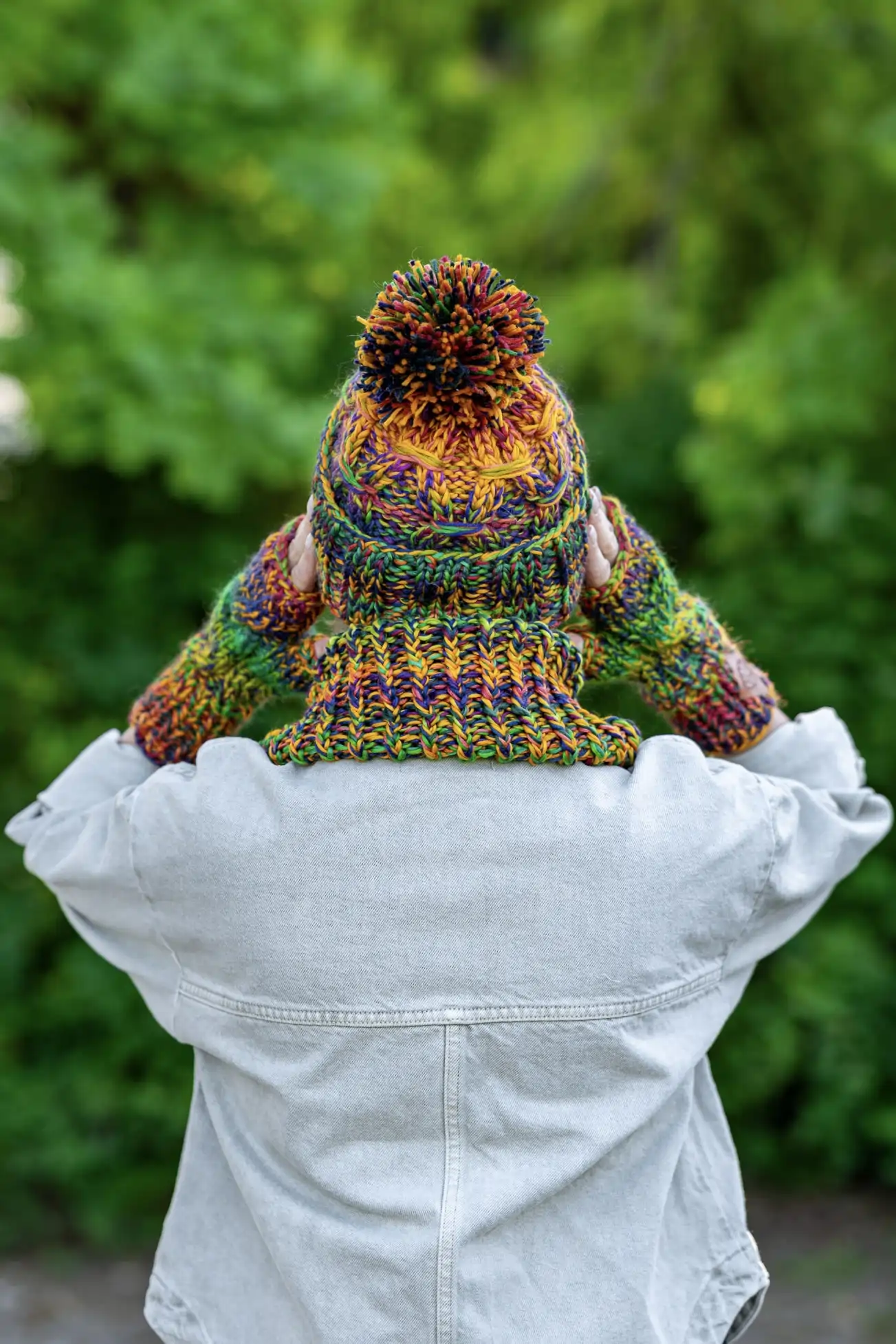 Czapka MERINO 100% Euforia "Kolory" 72 czapka z puszystym pomponem