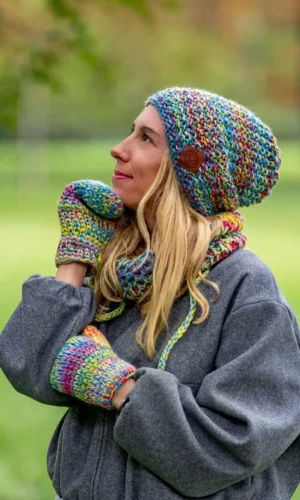 kolorowa czapka z jedwabną podszewką