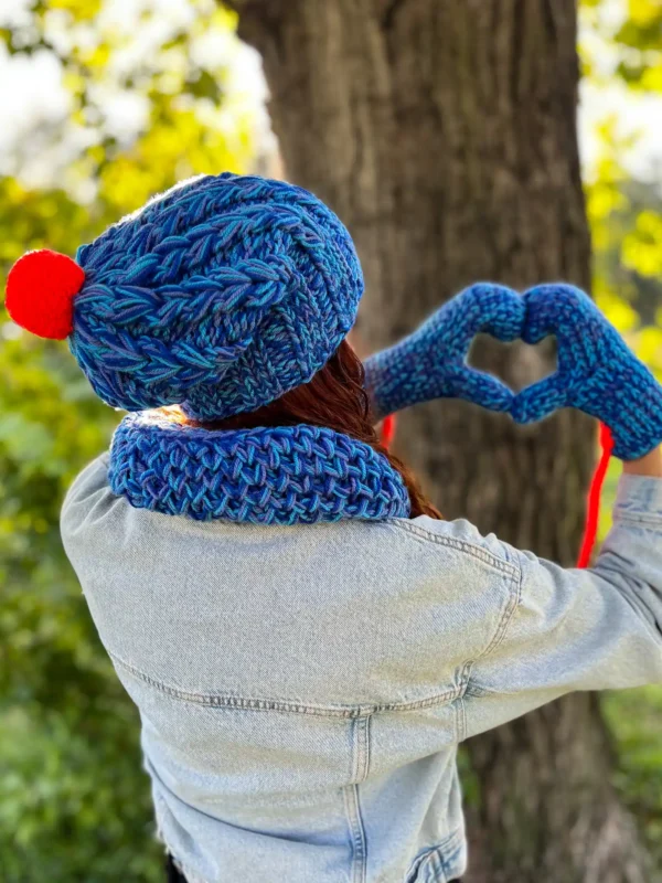 Czapka MERINO 66% ,,Niebieskości" SMILE