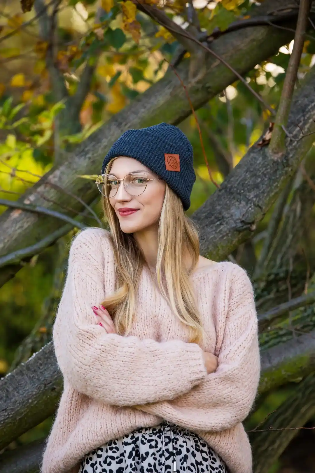 Czapka beanie logo ekoskórka "Ciemny szary" 85 szara beanie jesienna