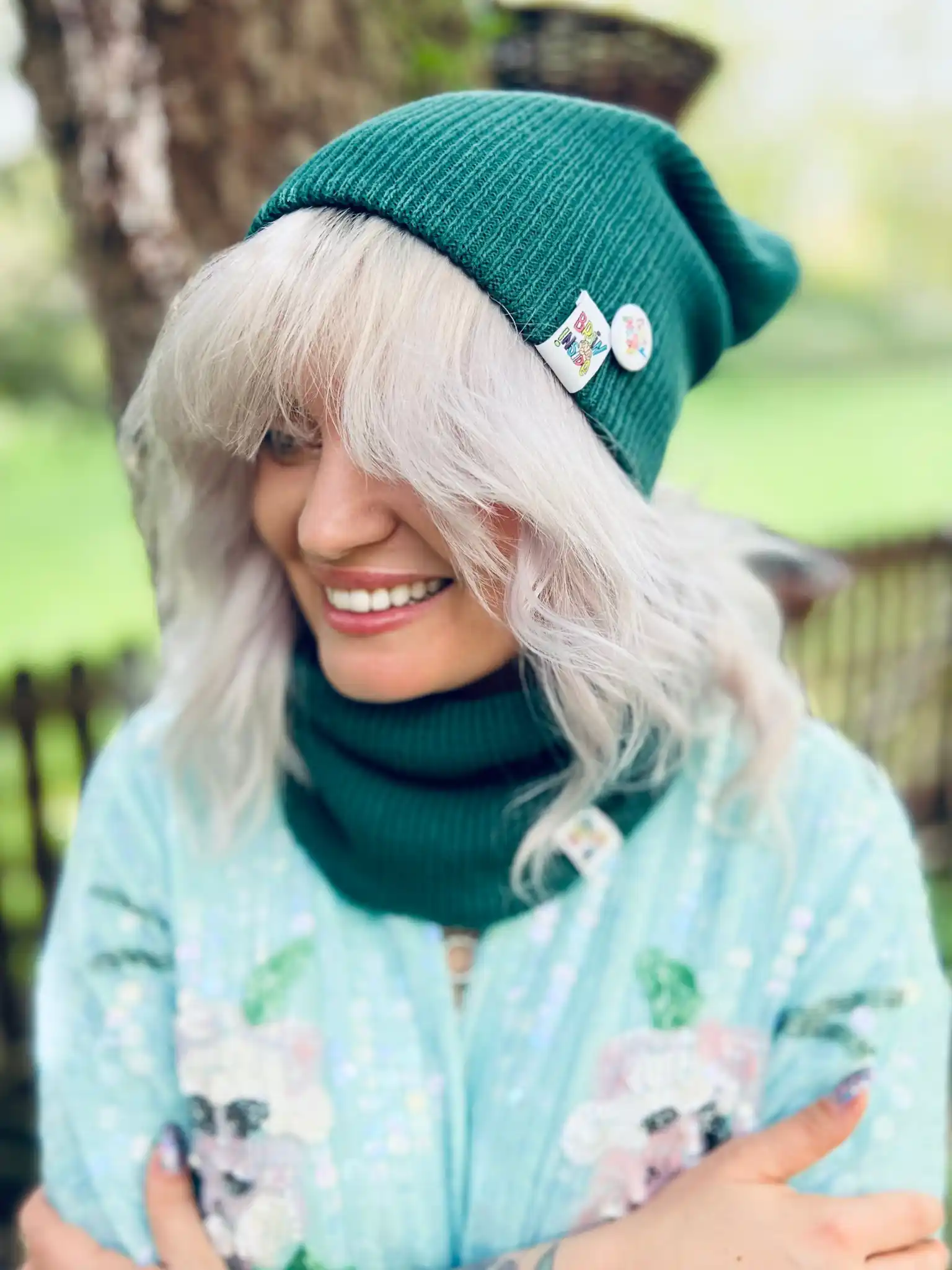 Czapka slouchy logo kolorowe "Zielony" 125 Chusta komin ziloeny