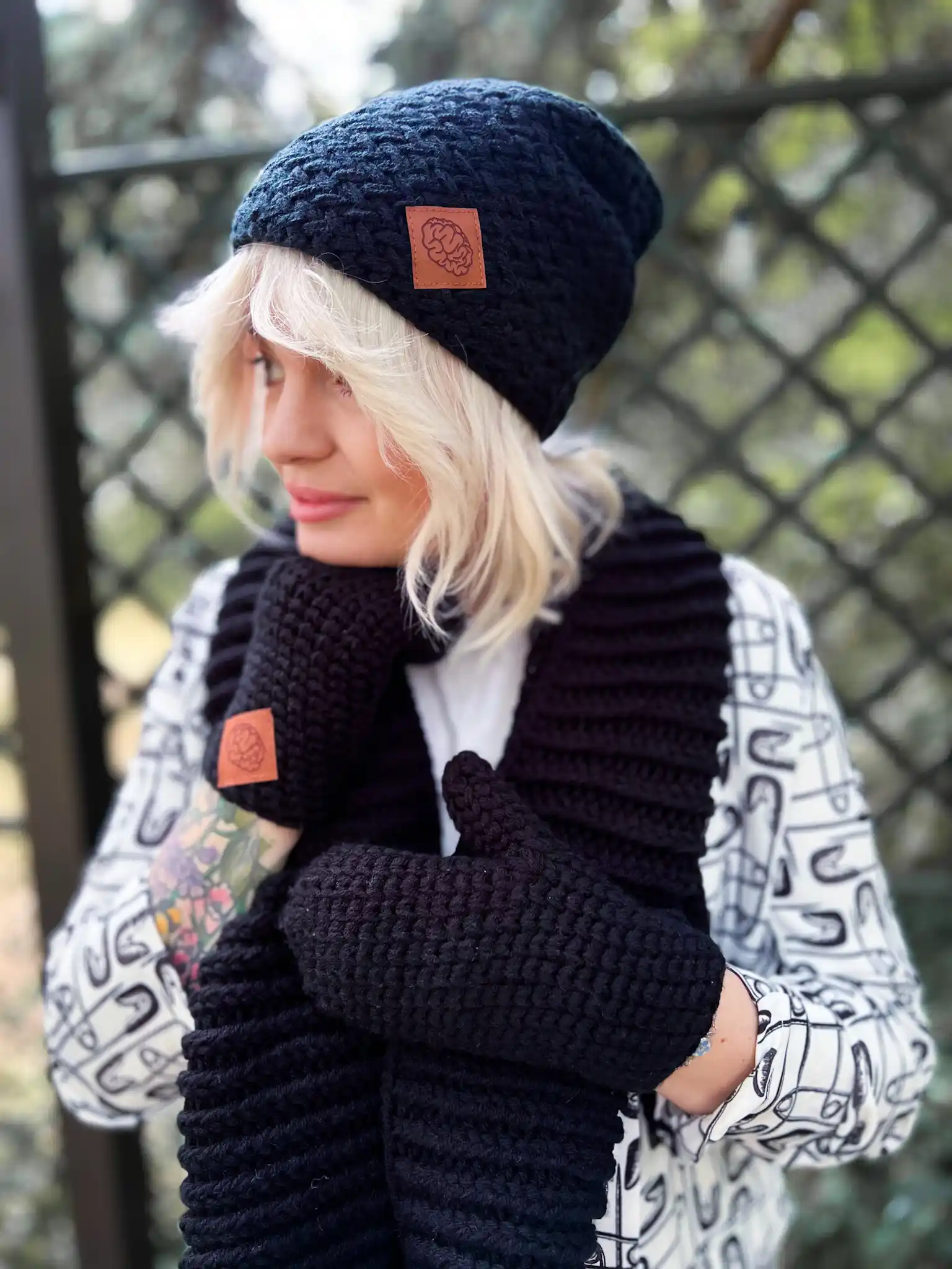 Rękawiczki handmade ze sznureczkiem ,,Czarny" 16 Cieple mitenki z alpaki