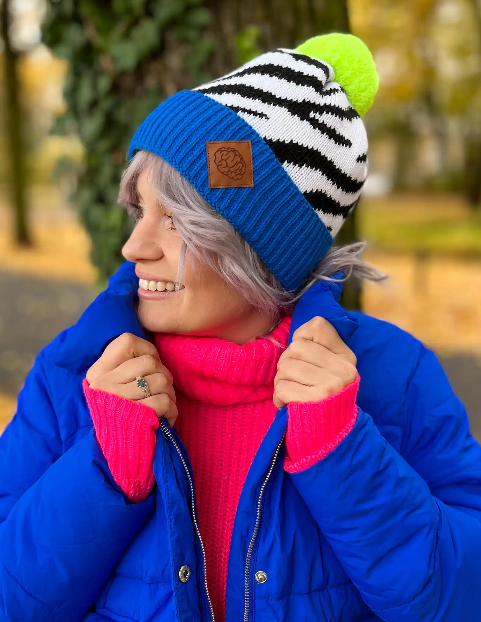 Czapka z printem zebry "Neonowa" 35 Czapka z pomponem 1