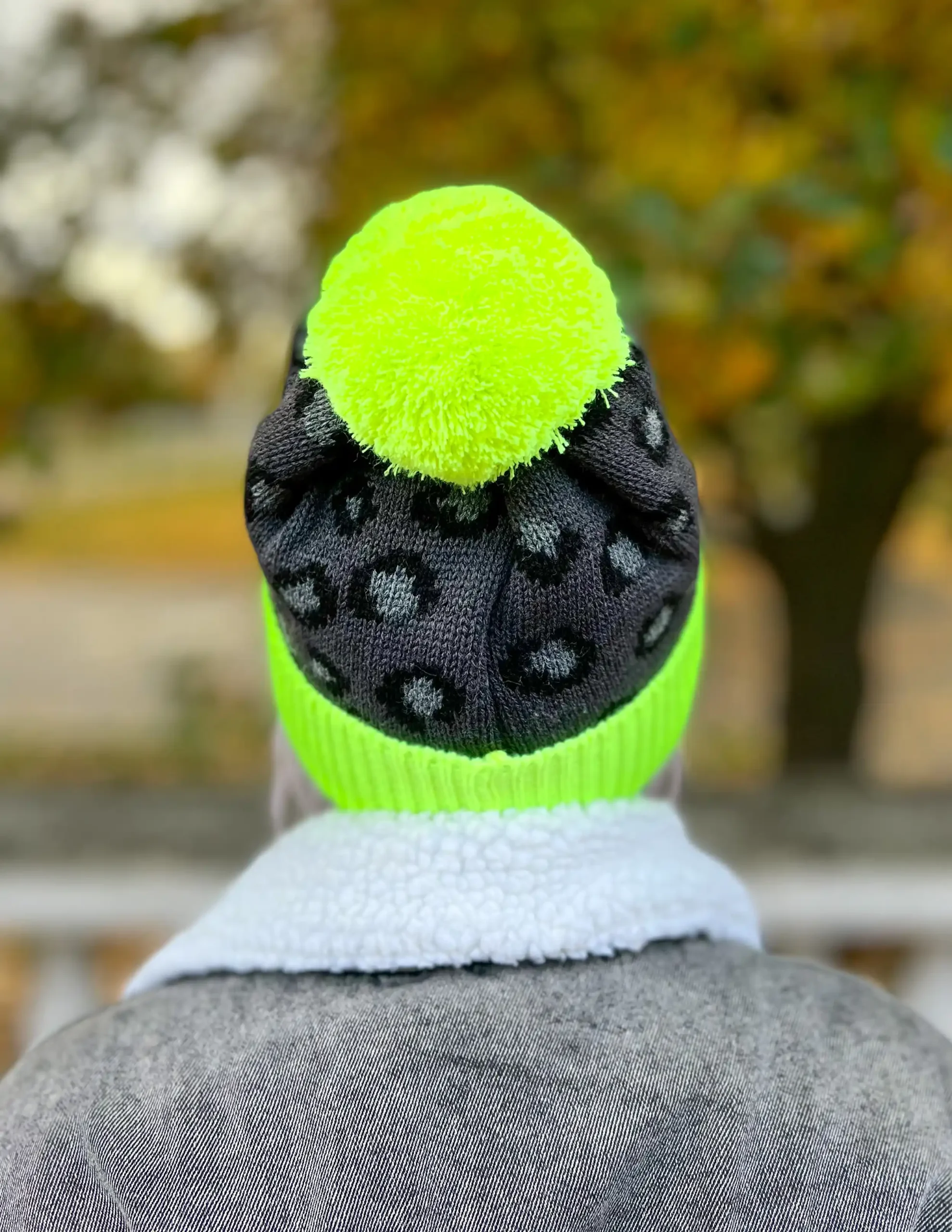 Czapka w panterkę "Neonowa" 76 Czapka zimowa z pomponem 1 scaled 1