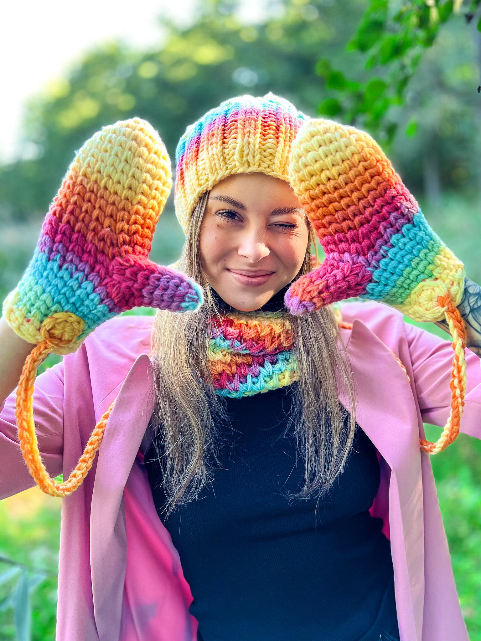 Kolorowe rękawiczki handmade ze sznureczkiem ,,Cieniowane cytrusy" 12 Rękawiczki handmade ze sznureczkiem cieniowane cytrusy