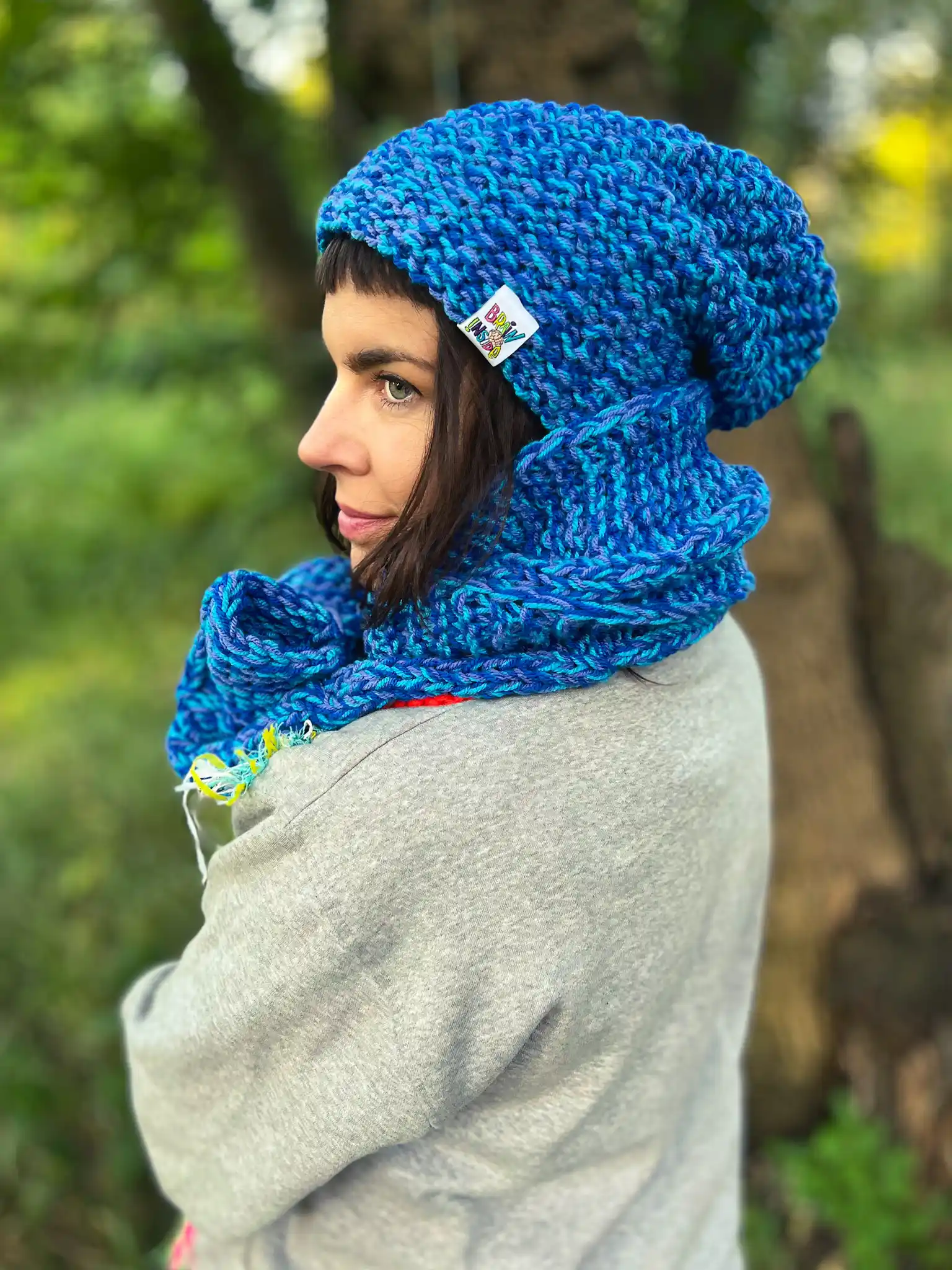 Luźna czapka MERINO 66% "Niebieskości" NEVERLAND 101 Stylowa recznie wykonana niebieska czapka slouchy ciepla dzieki podszywce z polarem 1