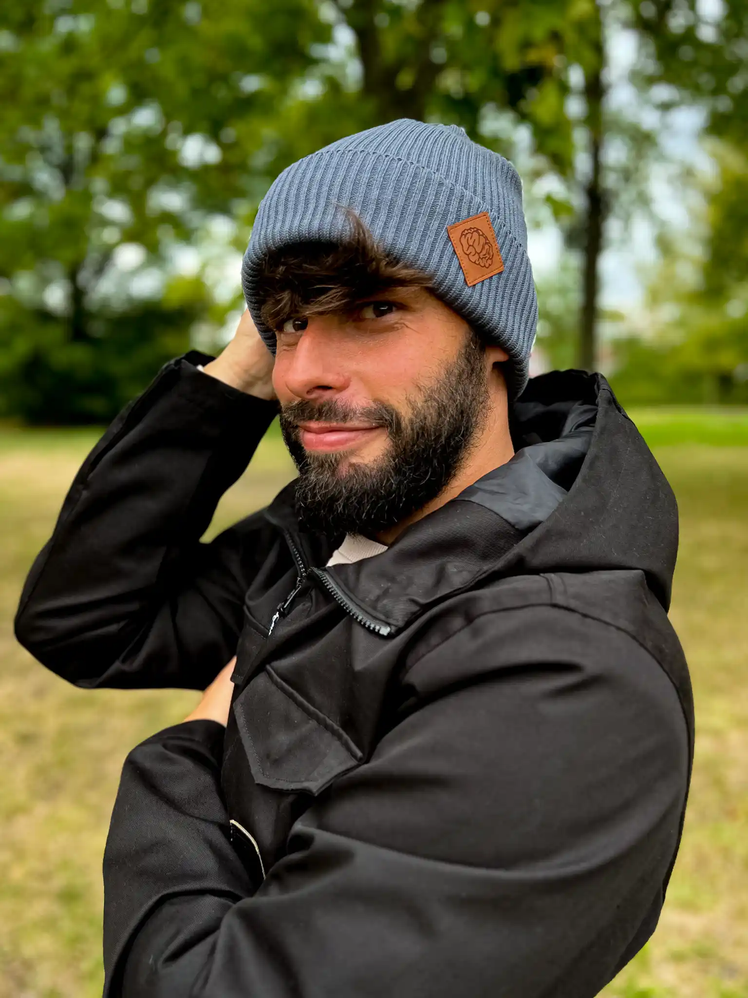 Męska bawełniana czapka beanie logo ekoskórka "Ciemny szary" 25 Wygodna beanie meska 100 bawelna