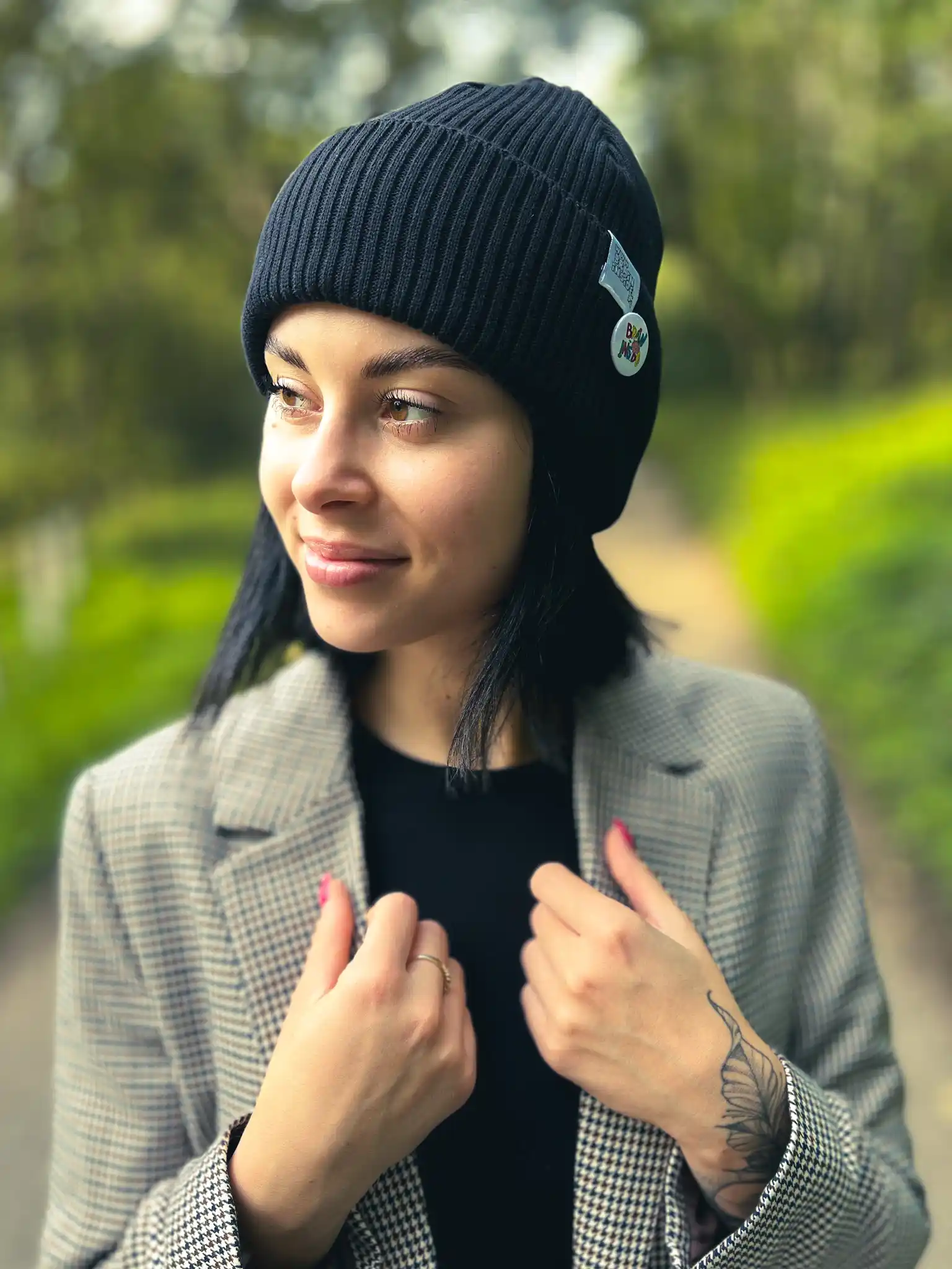 Czapka beanie z bawełny logo kolorowe "Czarny" 27 bawelniana beanie dla nastolatki