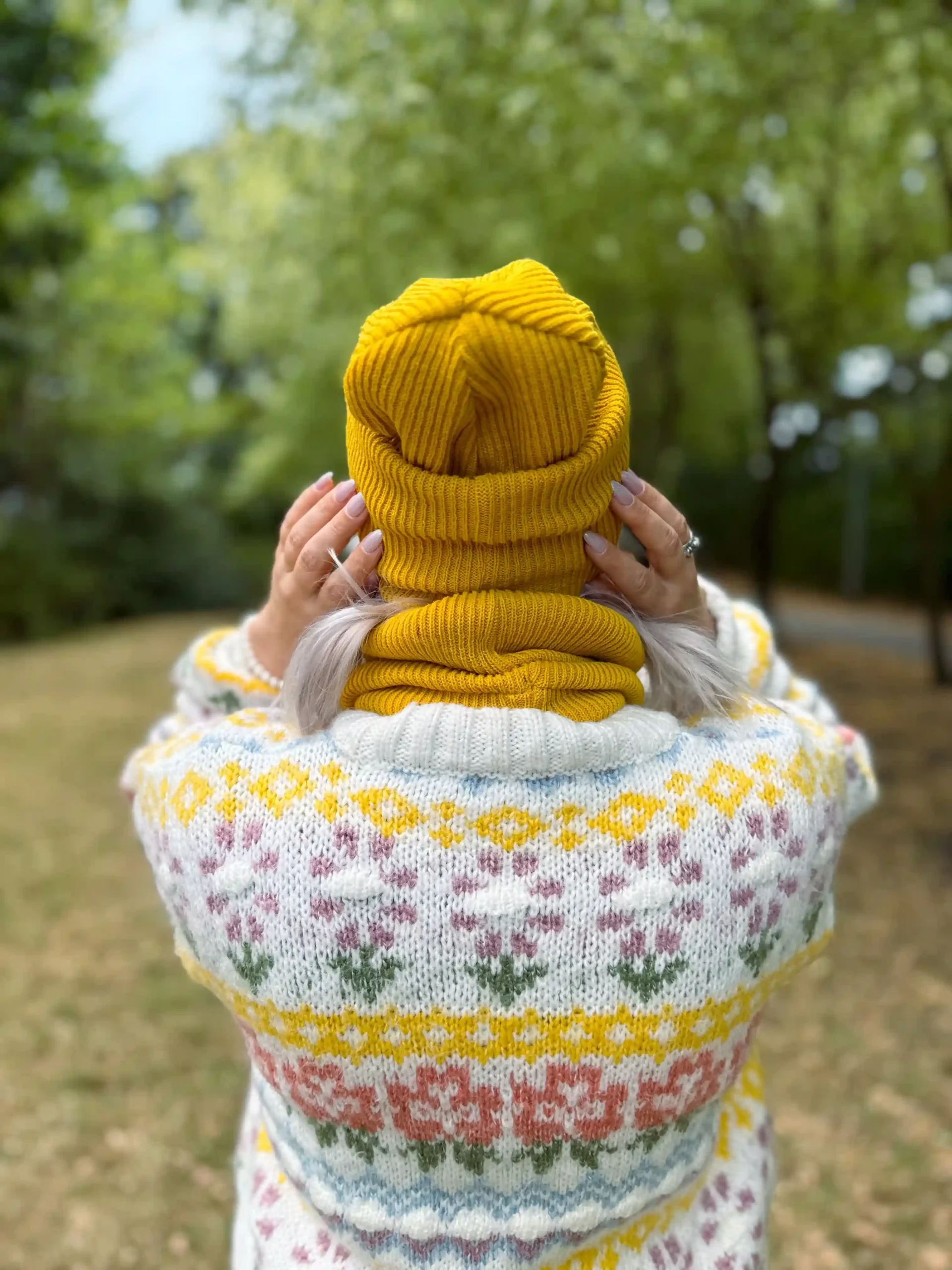 Czapka slouchy logo kolorowe "Miodowa" 38 bawelniana miodowa czapka smerfetka scaled 1