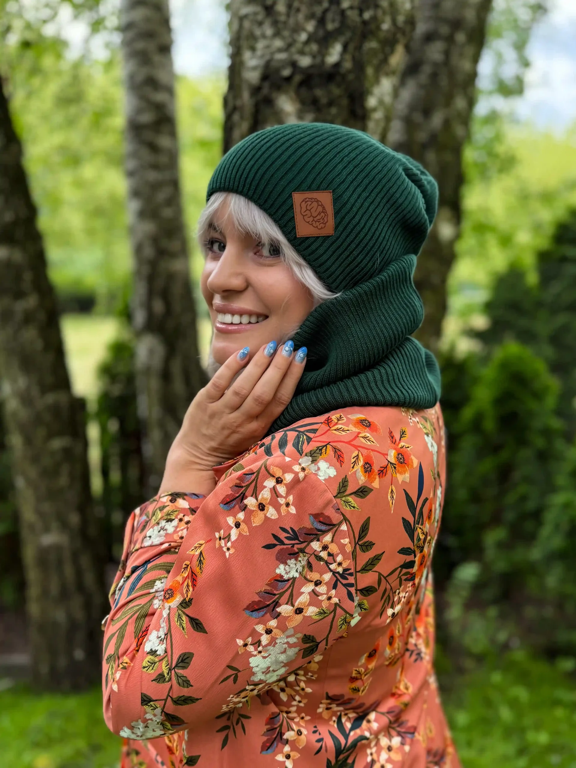 Bawełniana czapka jesienna logo ekoskórka "Zielony" 148 bawelniana smerfetka luzna beanie zielona scaled 1