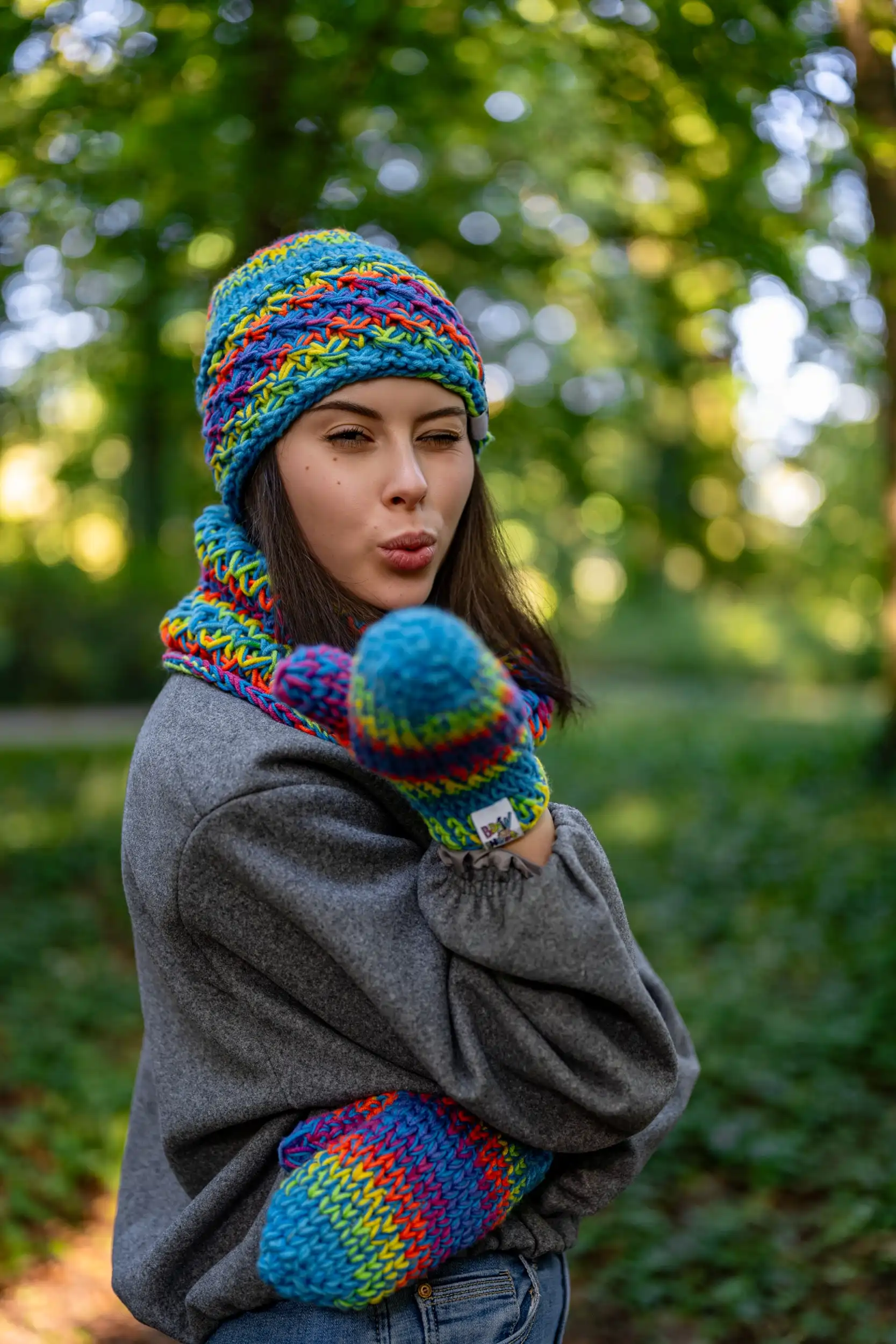Czapka MERINO 50% ,,Tęcza błękit" HOPE 151 beanie kolorowa