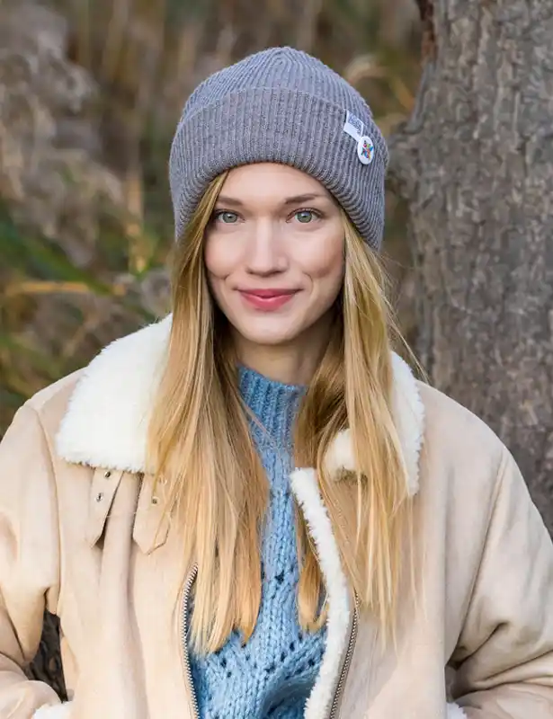 Czapka wywijana logo kolorowe "Ciemny beż" 70 beżowa-czapka-beanie-polska-brain-inside
