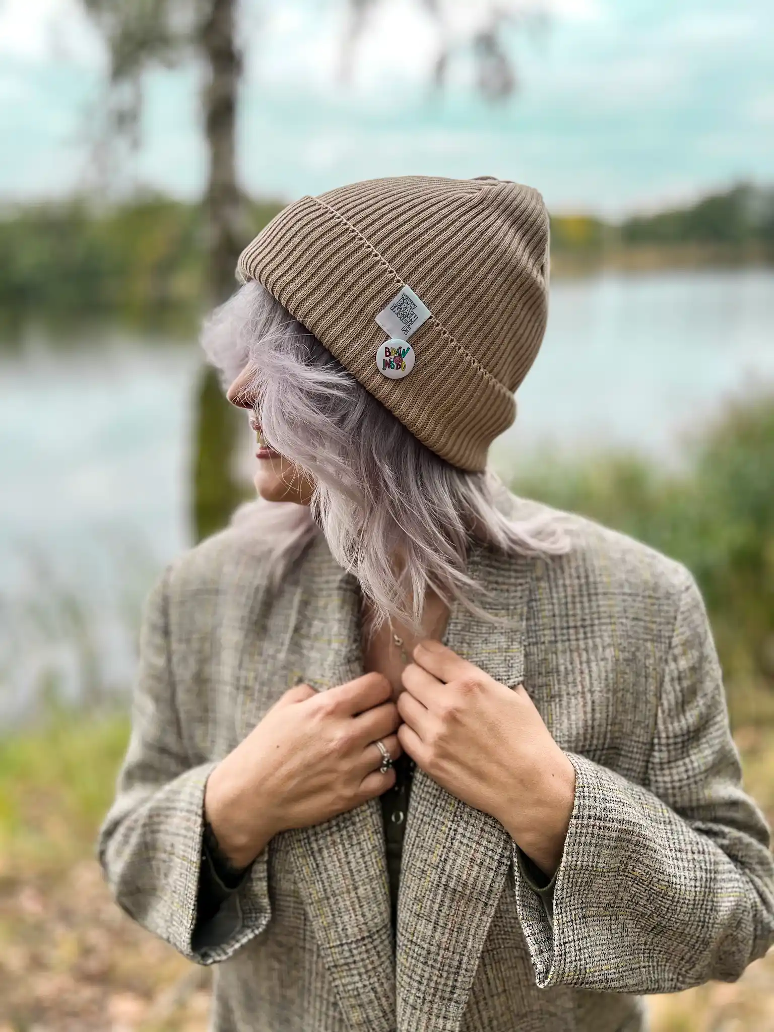 Czapka beanie z bawełny logo kolorowe "Beżowa" 38 bezowa czapka zimowa z wywinieciem