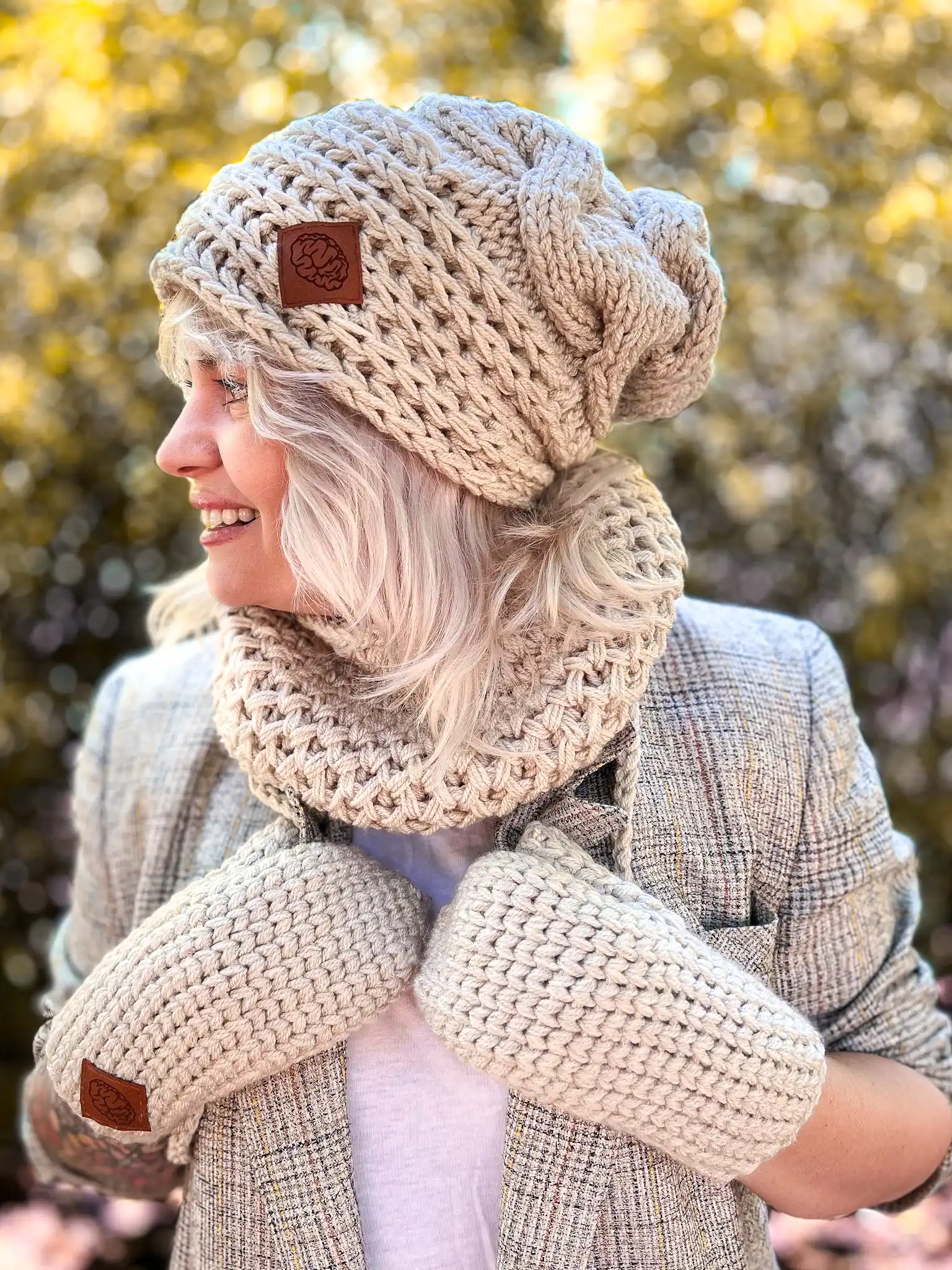 Rękawiczki handmade ze sznureczkiem ,,Jasny beż" 32 bezowe reczakwiczki na sznureczku