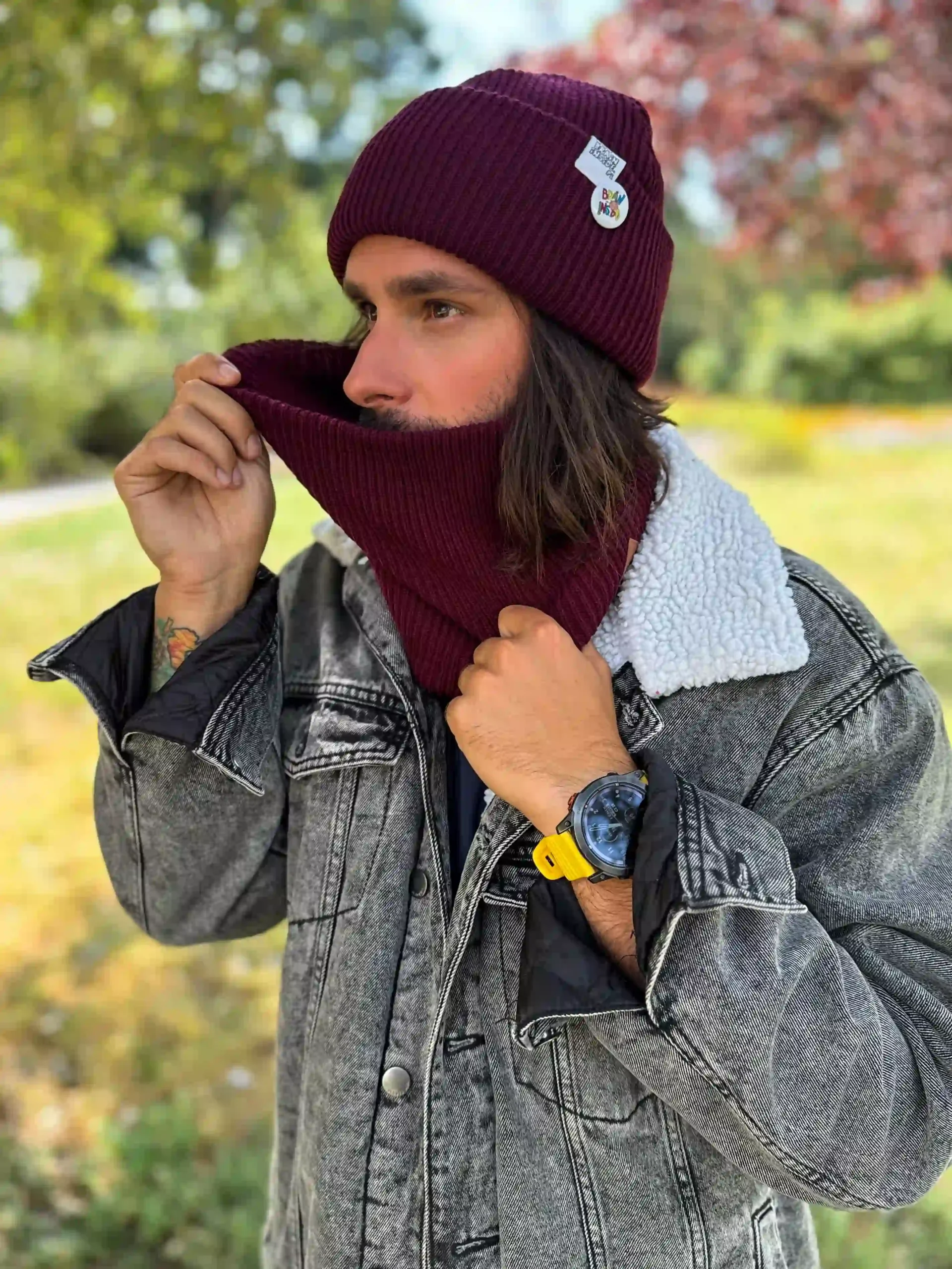 Męska czapka wywijana logo kolorowe "Bordo" 11 bordo komin jesienny scaled 1