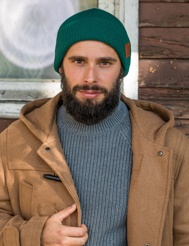 Męska czapka long logo ekoskórka "Zielony" 35 butelkowa beanie meska brain inside wywijana
