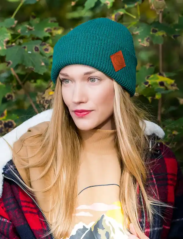 Czapka beanie logo ekoskórka "Zielony" 37 ciemno-zielona-czapka-polska-produkcja-brain-inside