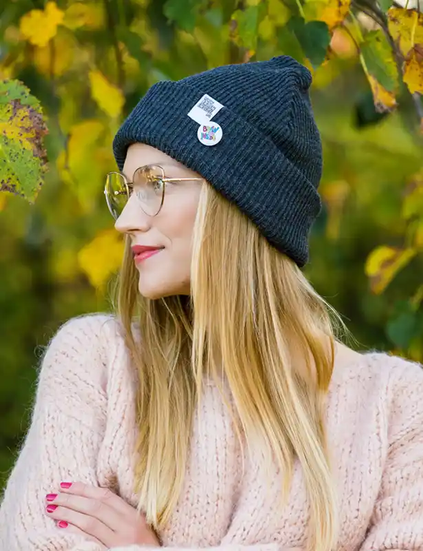 Czapka wywijana logo kolorowe "Ciemny szary" 82 ciemny-szary-wywinięta-czapka-beanie-brain-inside