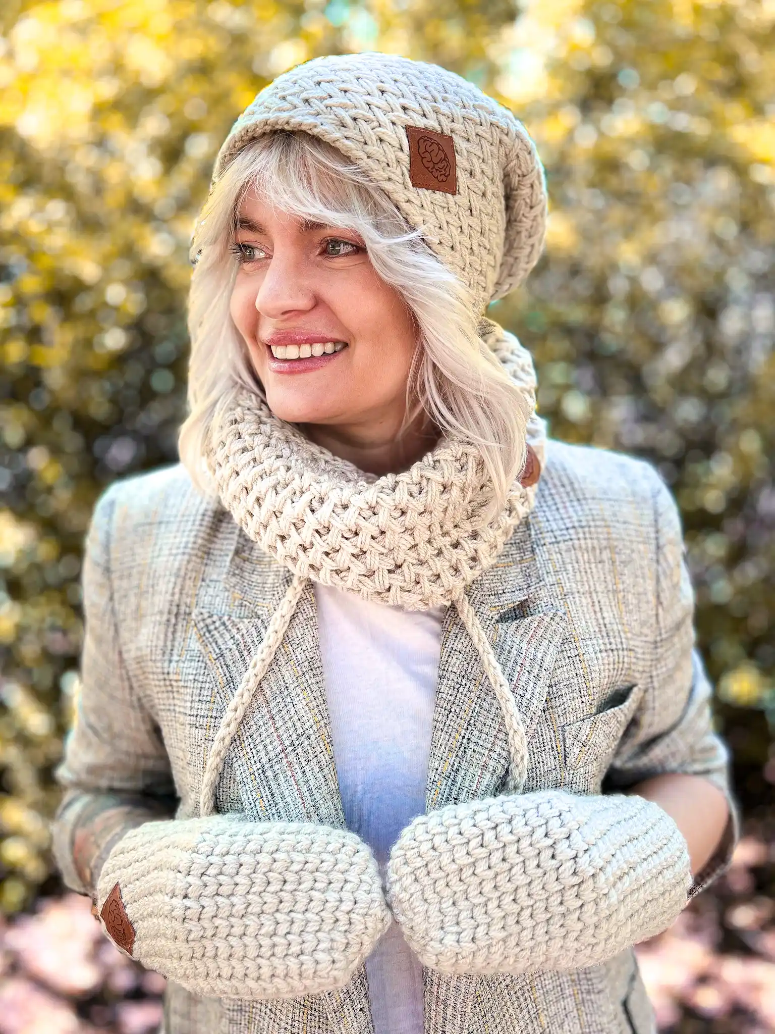 Rękawiczki handmade ze sznureczkiem ,,Jasny beż" 30 ciepłe beżowe rękawice