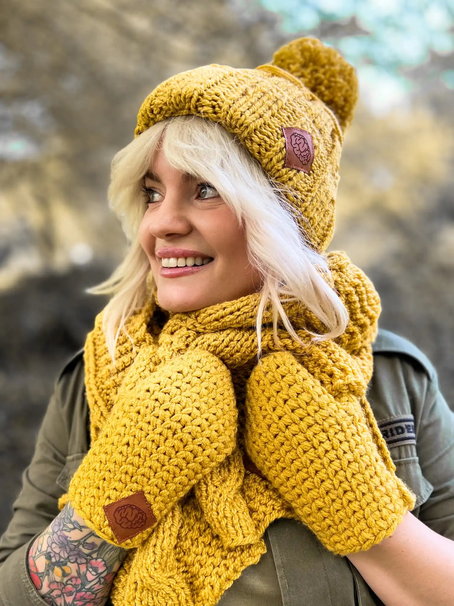 Rękawiczki handmade ze sznureczkiem ,,Miodowa musztarda" 156 cieple dziergane rekawiczki welniane
