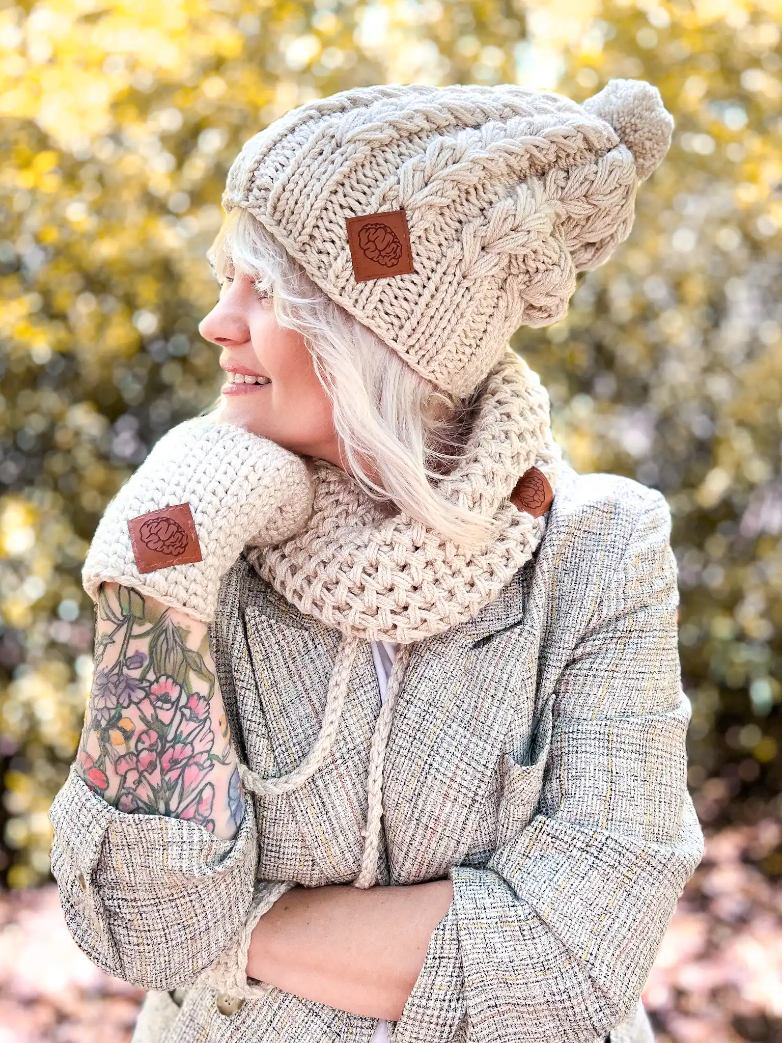 Rękawiczki handmade ze sznureczkiem ,,Jasny beż" 28 cieple rekawiczki w kolorze jasnego bezu