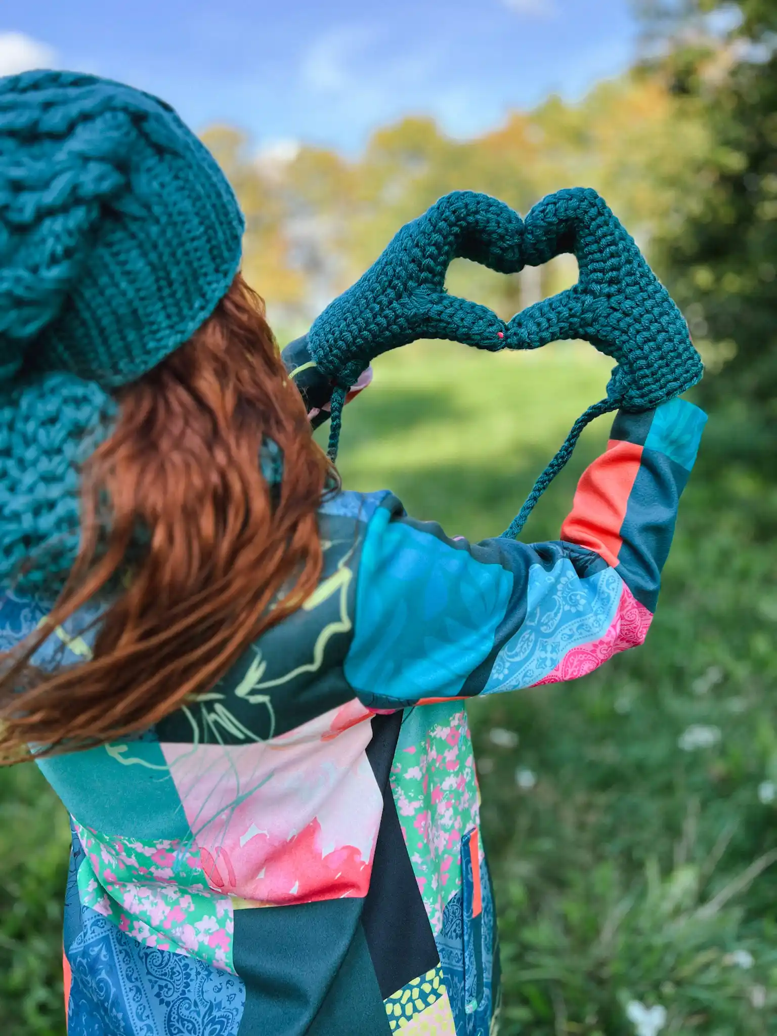 Rękawiczki handmade ze sznureczkiem ,,Leśny zielony" 98 cieple zielone rekawiczki na sznureczku