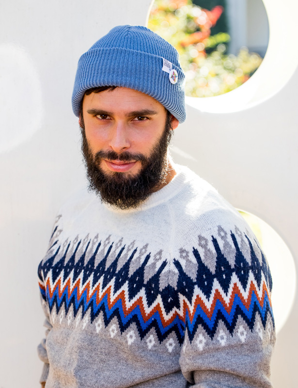 Męska czapka wywijana logo kolorowe "Brudny niebieski" 75 czapka beanie brudny niebieski brain inside męska