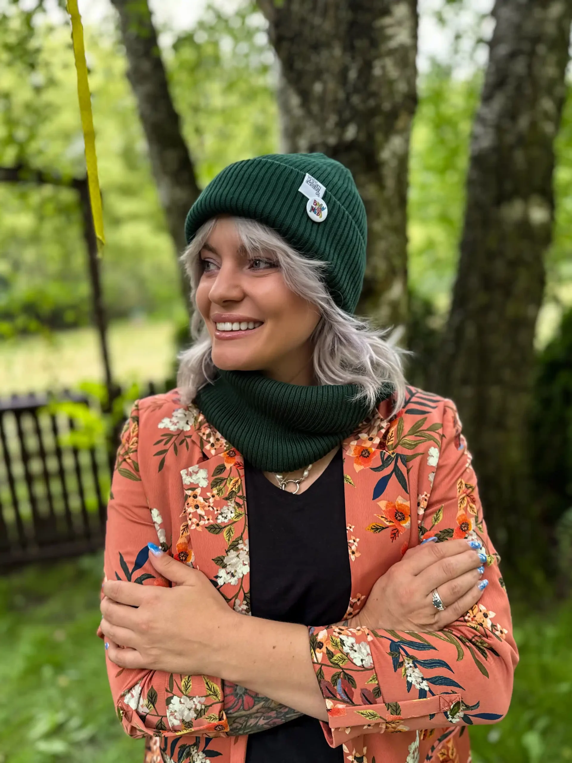 czapka beanie z haftem zielona scaled 1