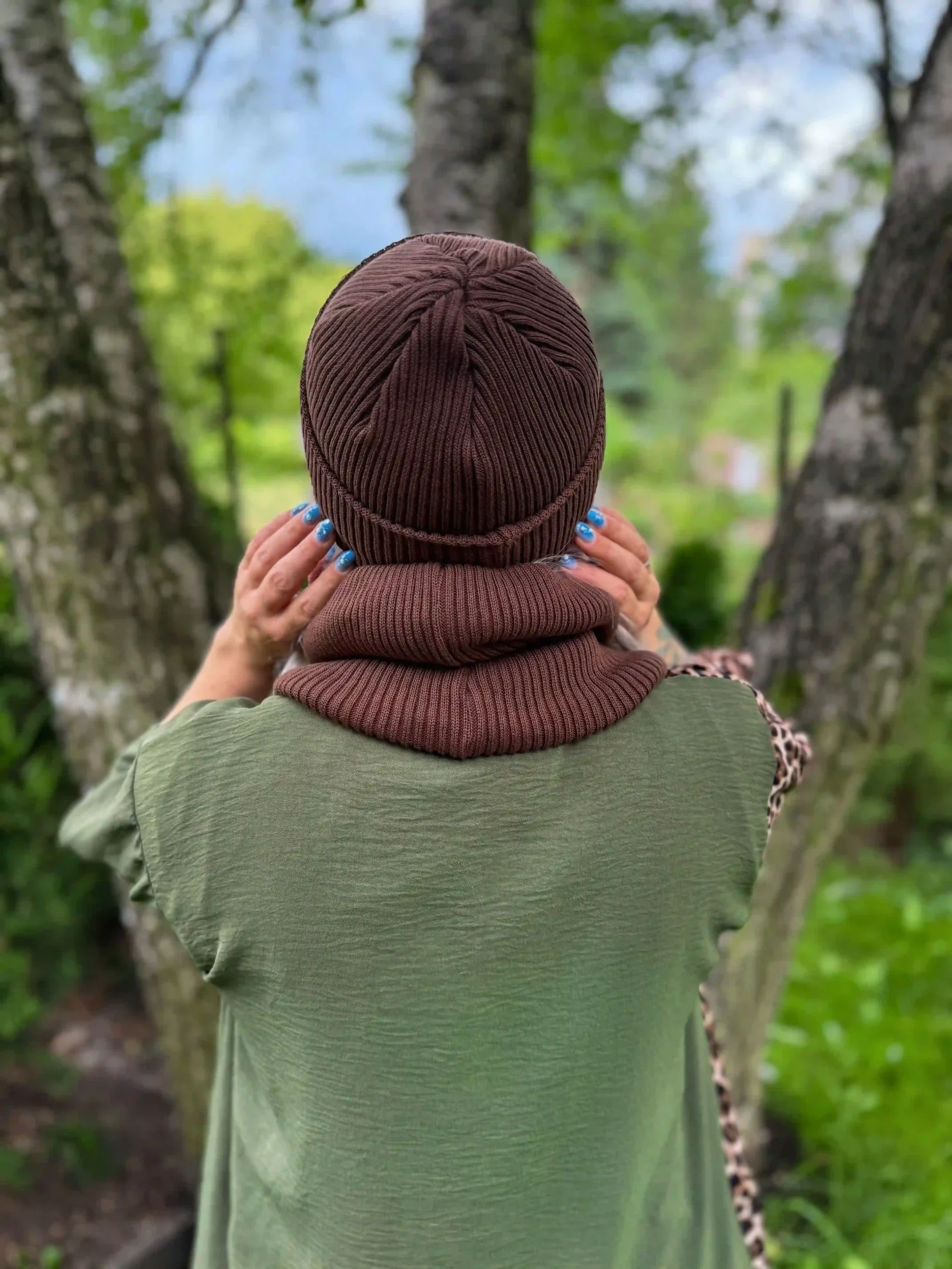 Bawełniana czapka beanie logo ekoskórka "Brąz" 94 czapka brazowa scaled 1