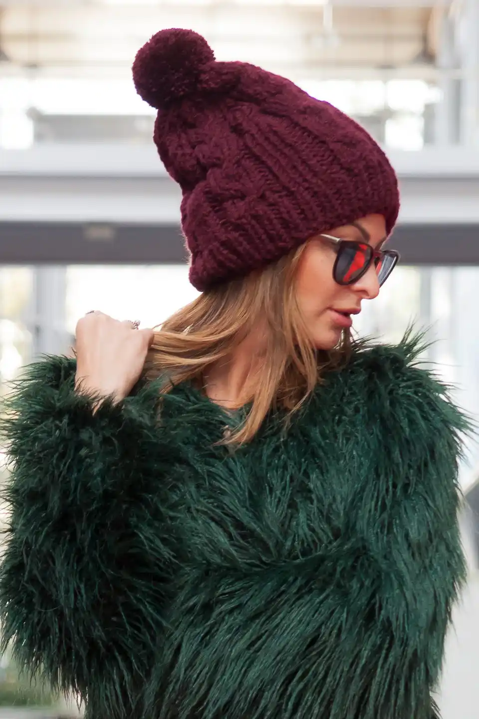 Luźna czapka z pomponem JOY ,,Bordo" 87 czapka merino bordo