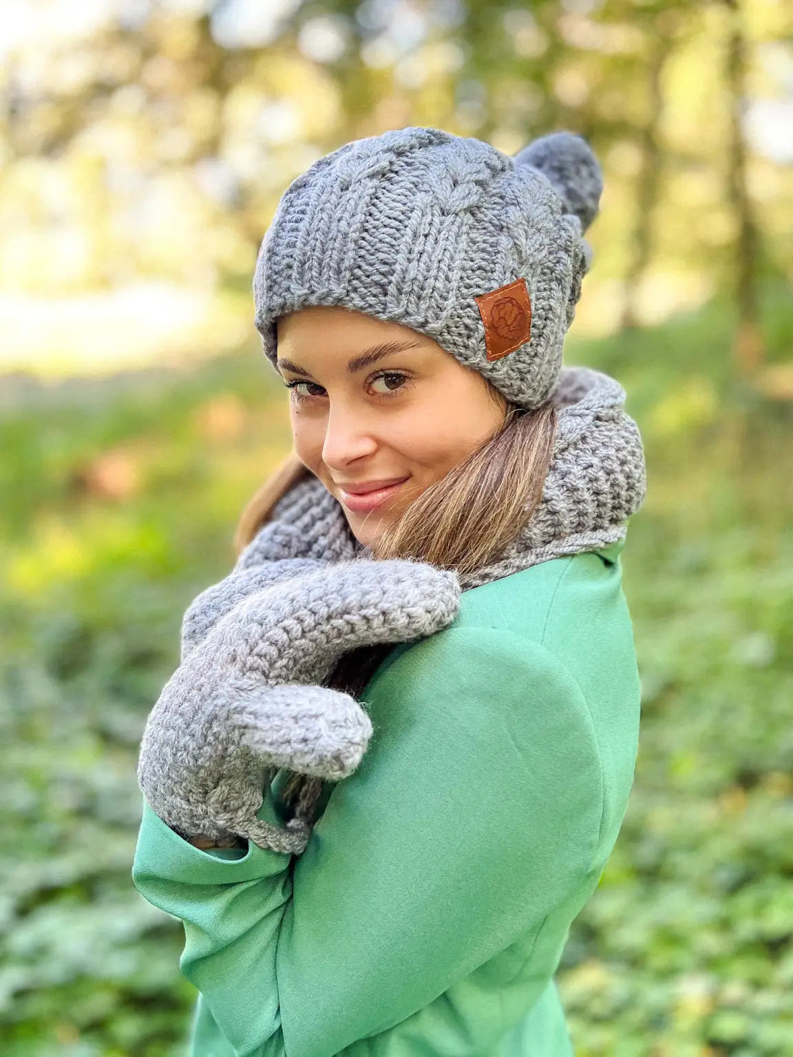 Czapka zimowa z pomponem SMILE ,,Szary" 175 czapka z polarem merino