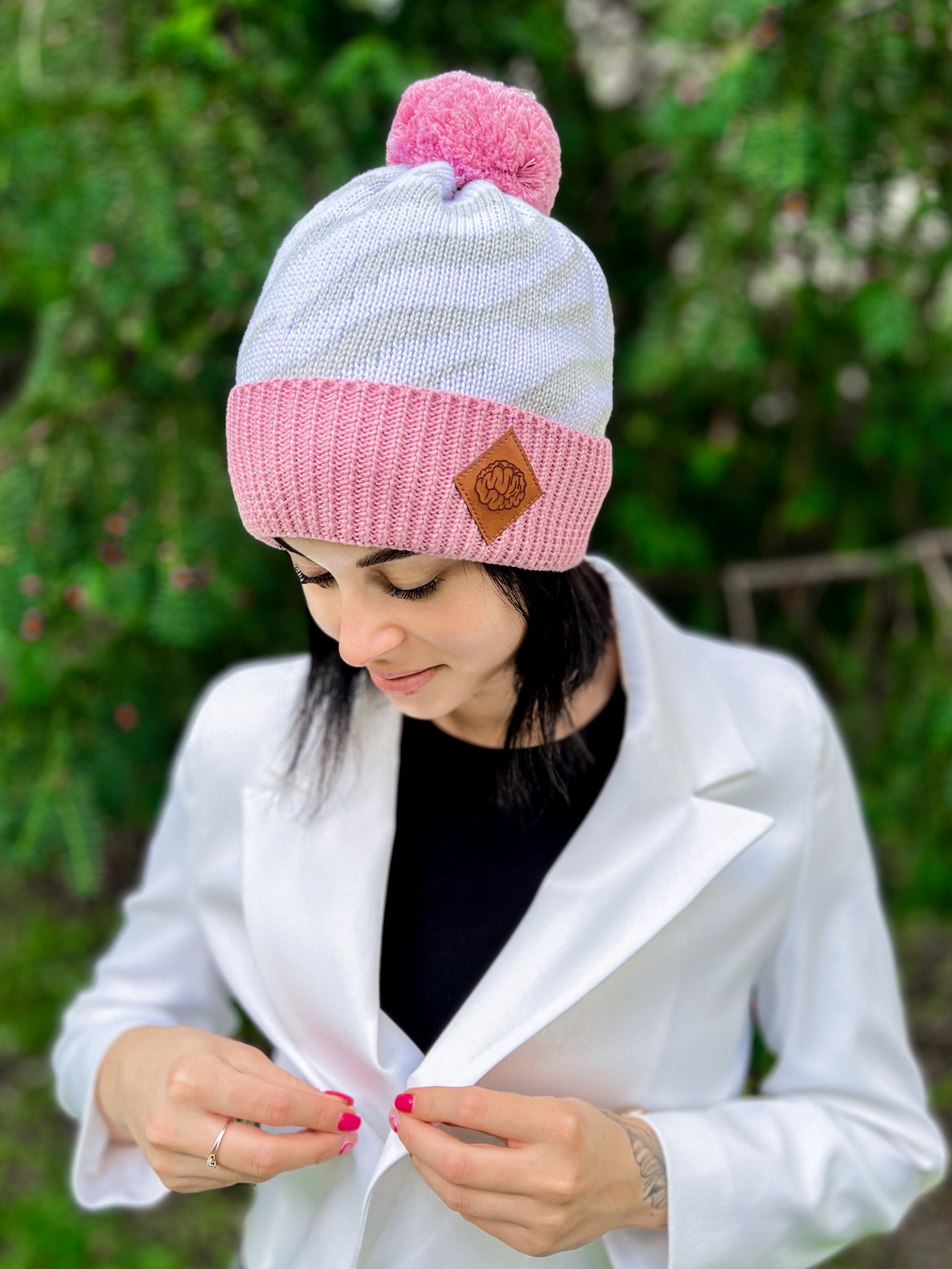 Bawełniana czapka zebra "Różowo szara" 19 czapka z pomponem bawelna 1