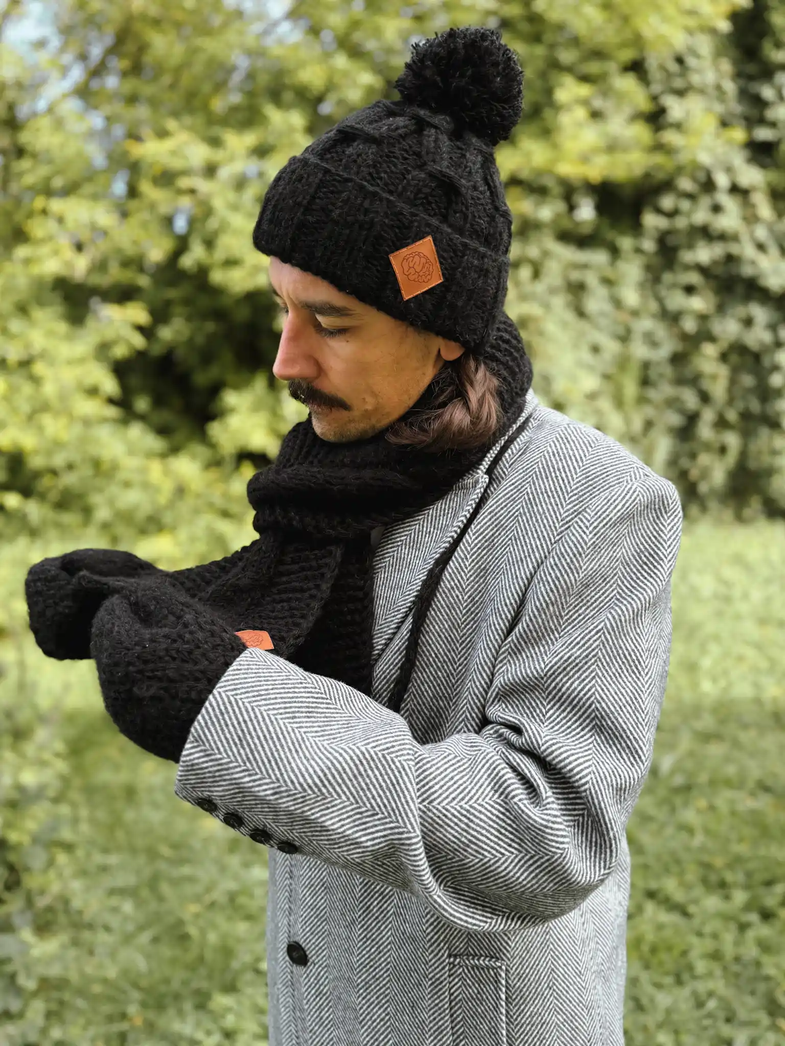 Męska czapka MERINO Euforia "Czarny" 185 czapka z pomponem merino