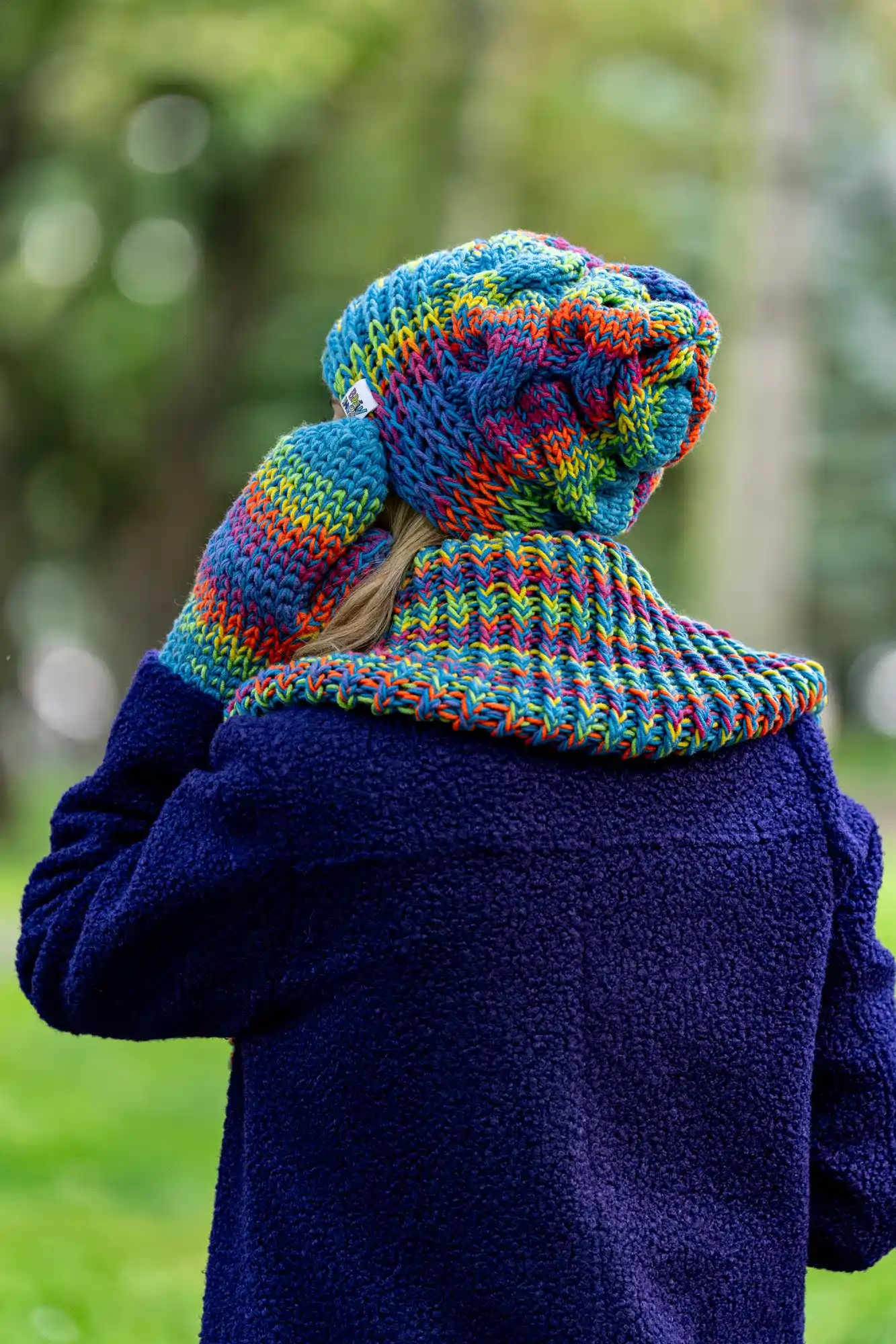 Czapka MERINO 50% nieugniatająca włosów "Tęcza Błękit" THIS IS IT 60 damska luzna czapka merino kolorowa