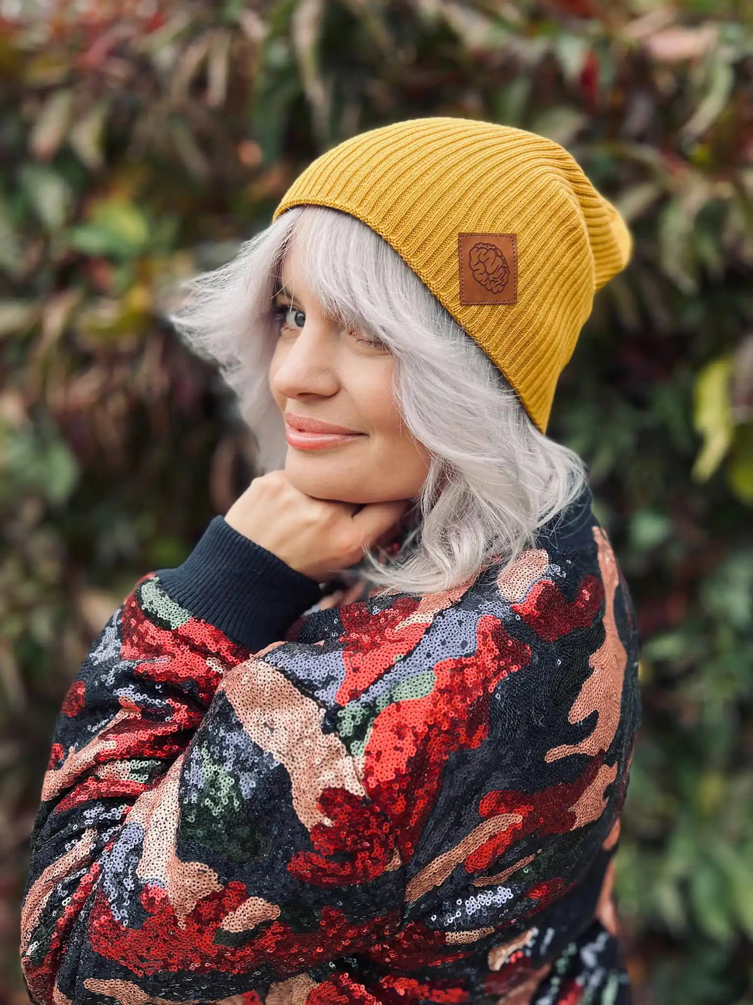 Bawełniana czapka beanie logo ekoskórka "Miodowa musztarda" 119 dluga czapka bawelniana w kolorze musztardy