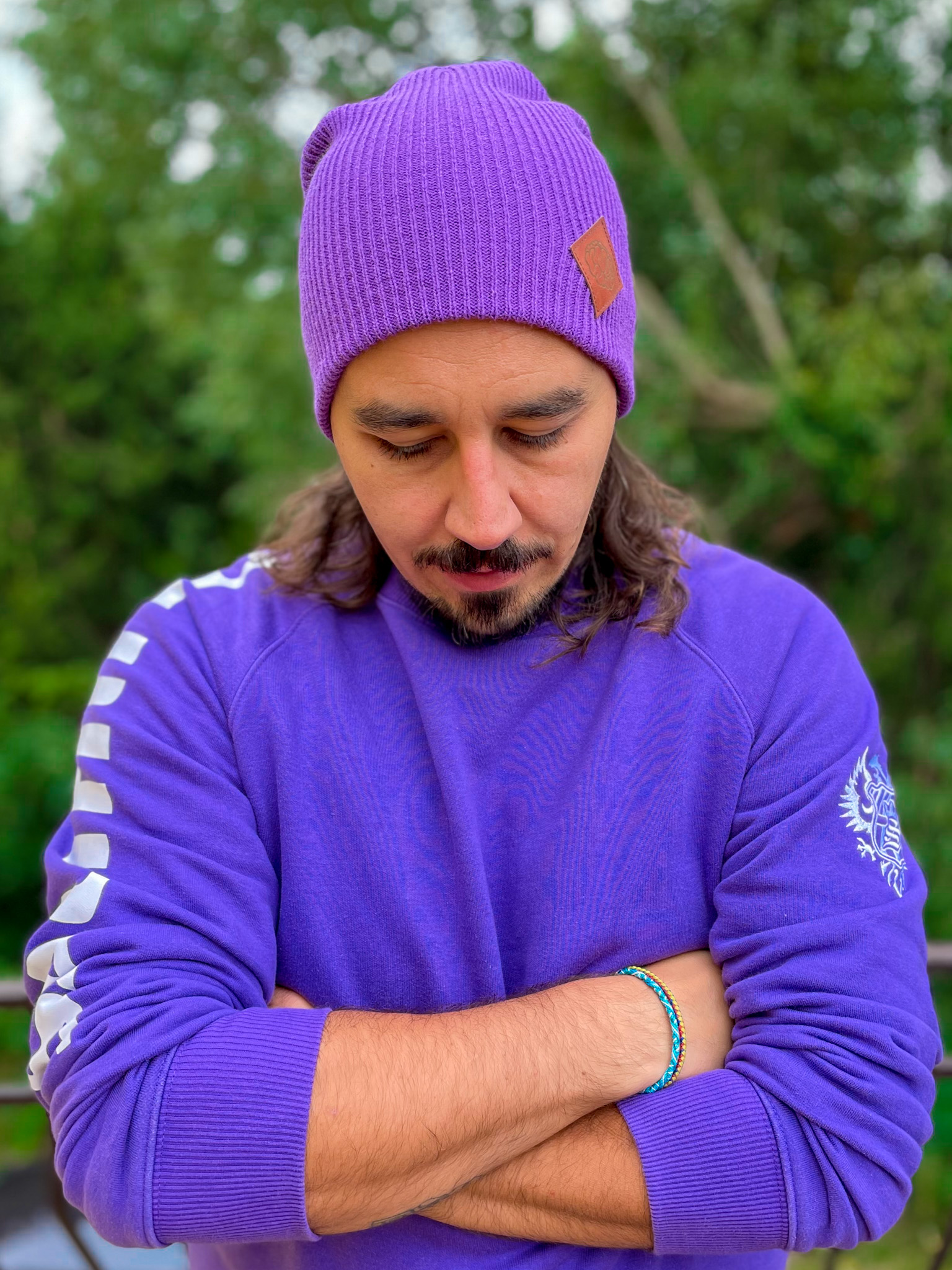 Męska czapka long logo ekoskórka "Fiolet" 30 fioletowa czapka slouchy meska