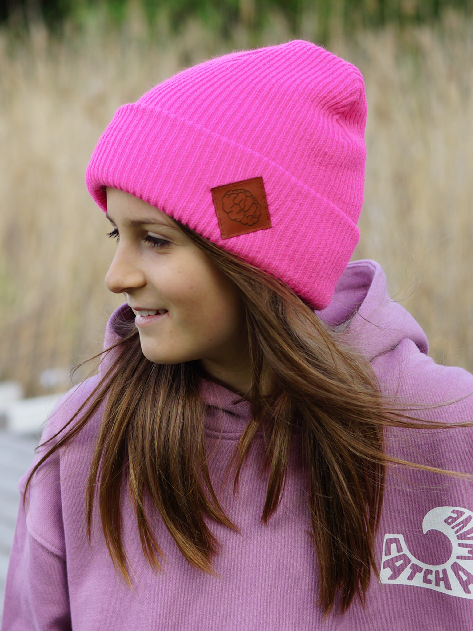 Modna czapka dla dziecka logo ekoskórka "Neonowy różowy" 35 fluo beanie winter Brain Inside