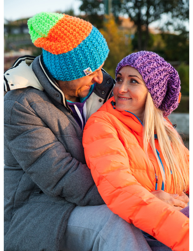 Męska luźna czapka zimowa NEVERLAND "Paski neonowe" 17 for snow and winter hat brain inside