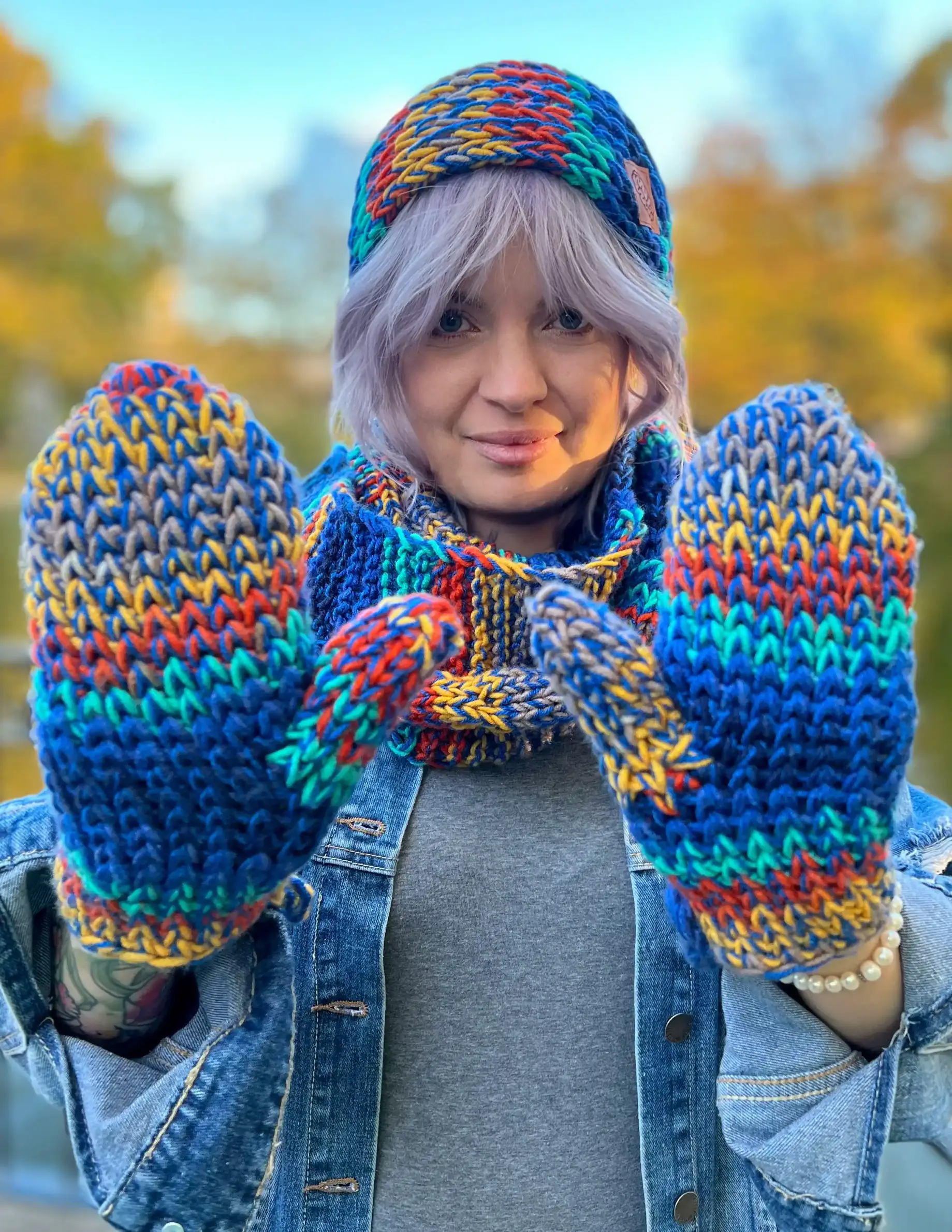 Rękawiczki handmade ze sznureczkiem ,,Górski potok" 107 rękawiczki na drutach
