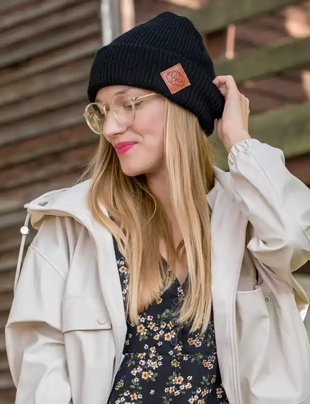Czapka beanie logo ekoskórka "Czarny" 46 główne BEANIE CZARNA