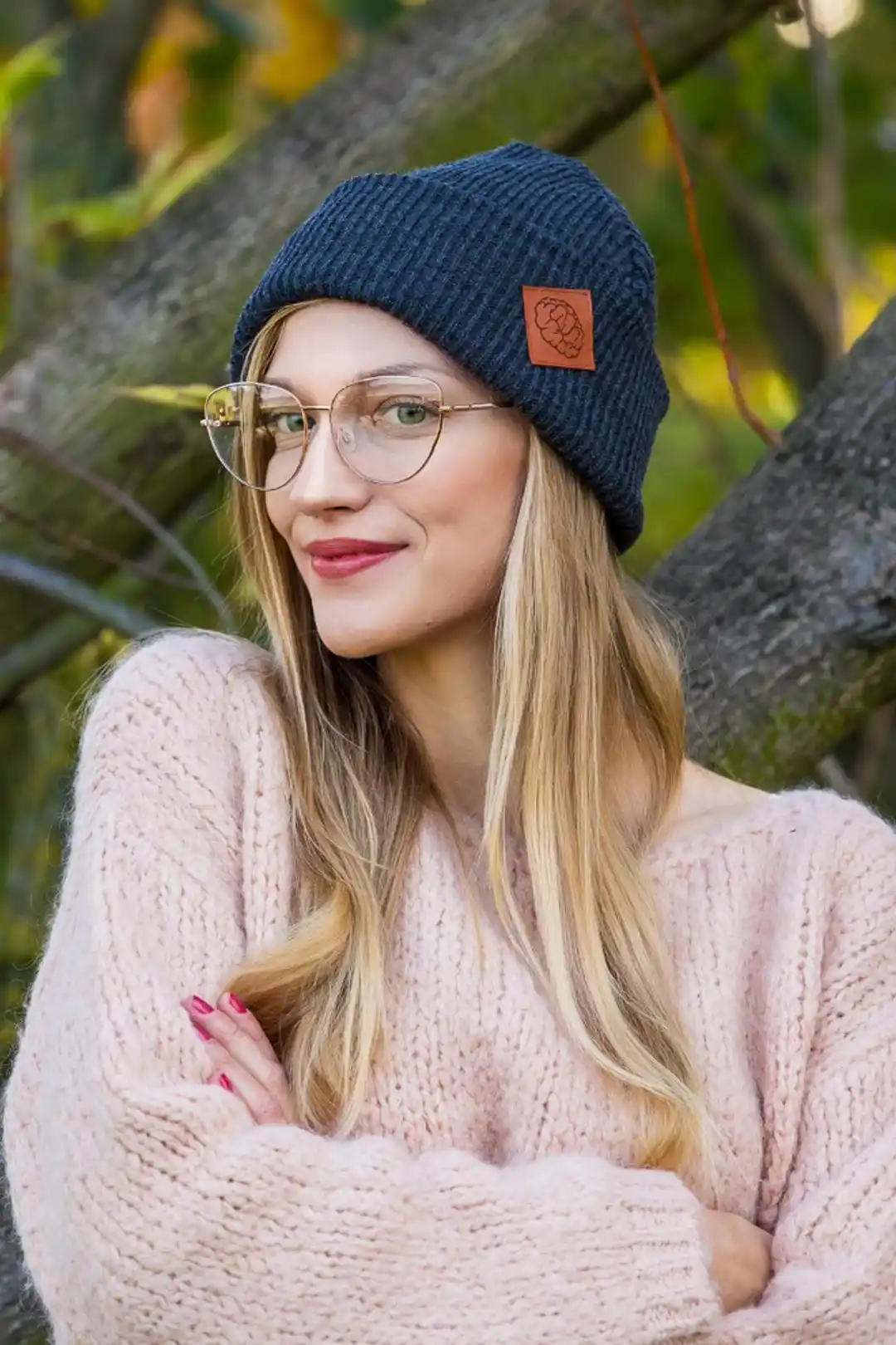 Czapka beanie logo ekoskórka "Ciemny szary" 84 lekka czapka na jesień szara