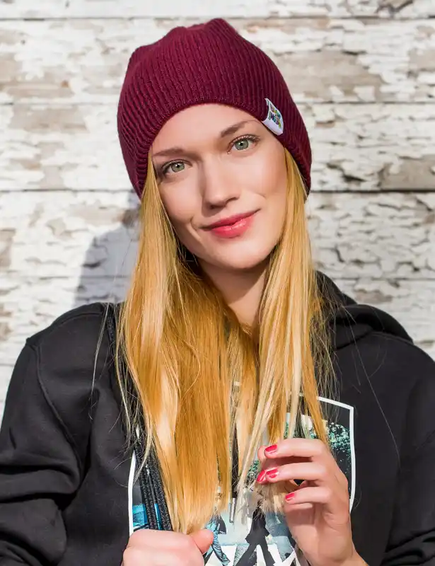 Czapka slouchy logo kolorowe "Bordo" 148 glowne 4 6